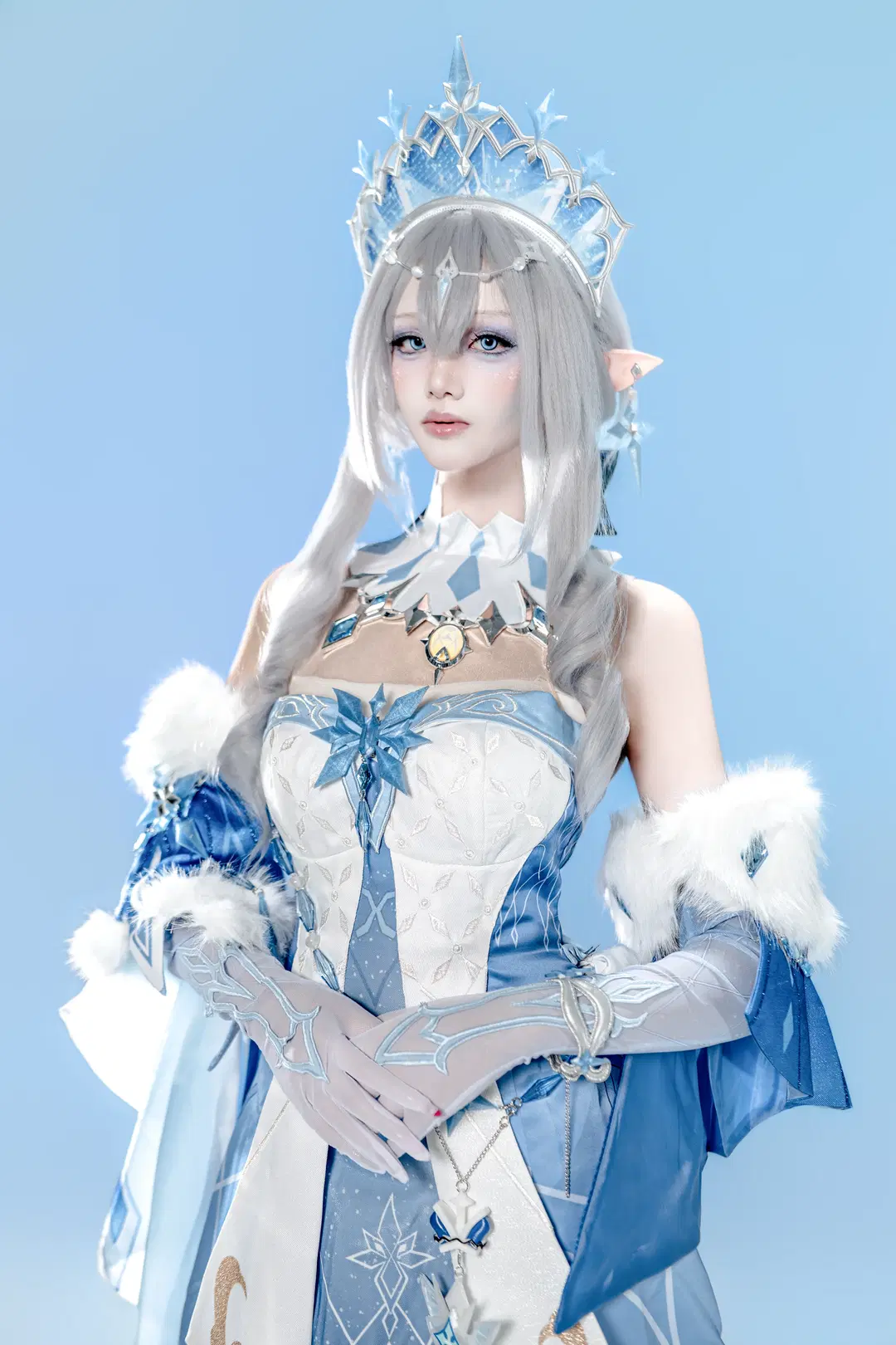 [Tsaritsa cosplay] The Majesty and Frigid Elegance of Snezhnaya by 易57 - Image 4