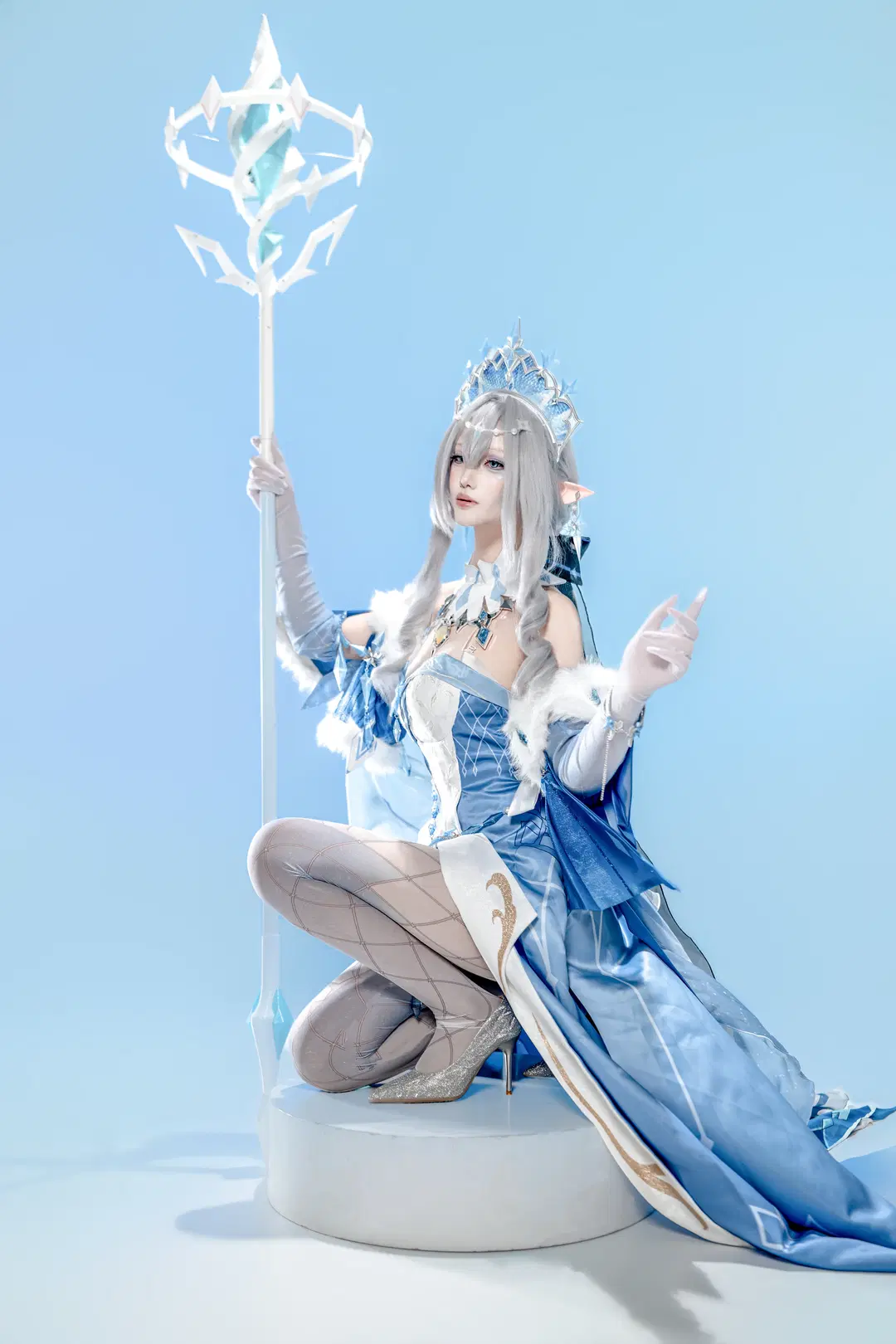 [Tsaritsa cosplay] The Majesty and Frigid Elegance of Snezhnaya by 易57 - Image 5