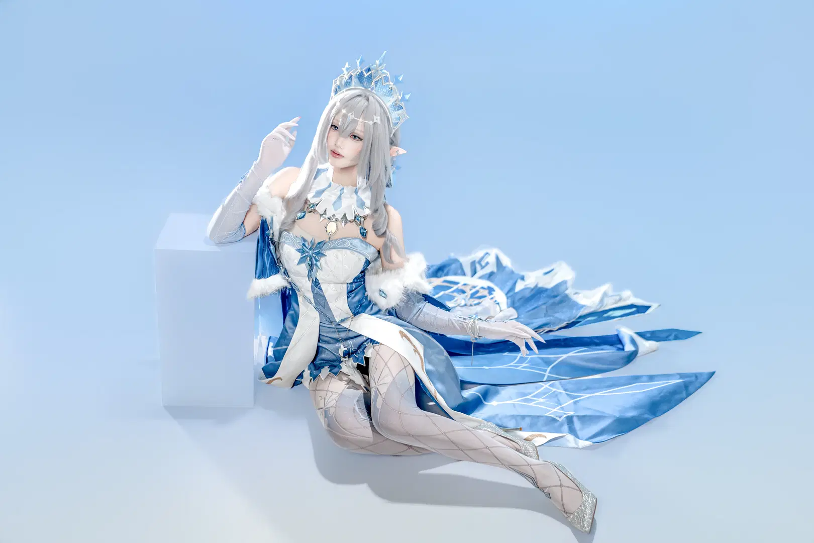 [Tsaritsa cosplay] The Majesty and Frigid Elegance of Snezhnaya by 易57 - Image 7