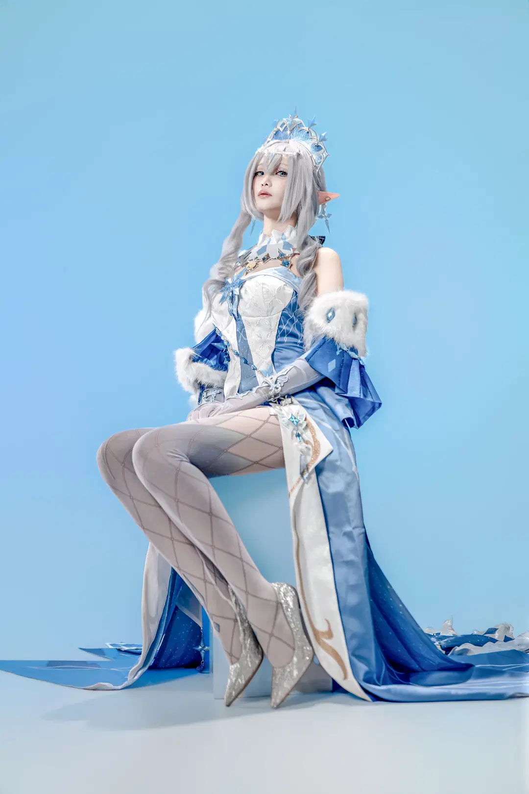[Tsaritsa cosplay] The Majesty and Frigid Elegance of Snezhnaya