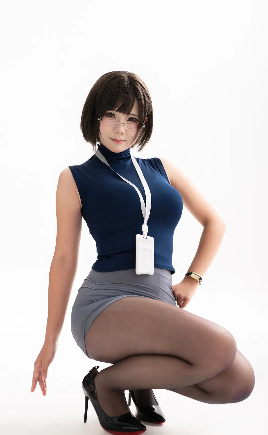 白ホリ撮影のOLコーデ写真、ダークブルーのハイネックとグレースカートの上品な組み合わせ - 星亦如塵 - 5枚目