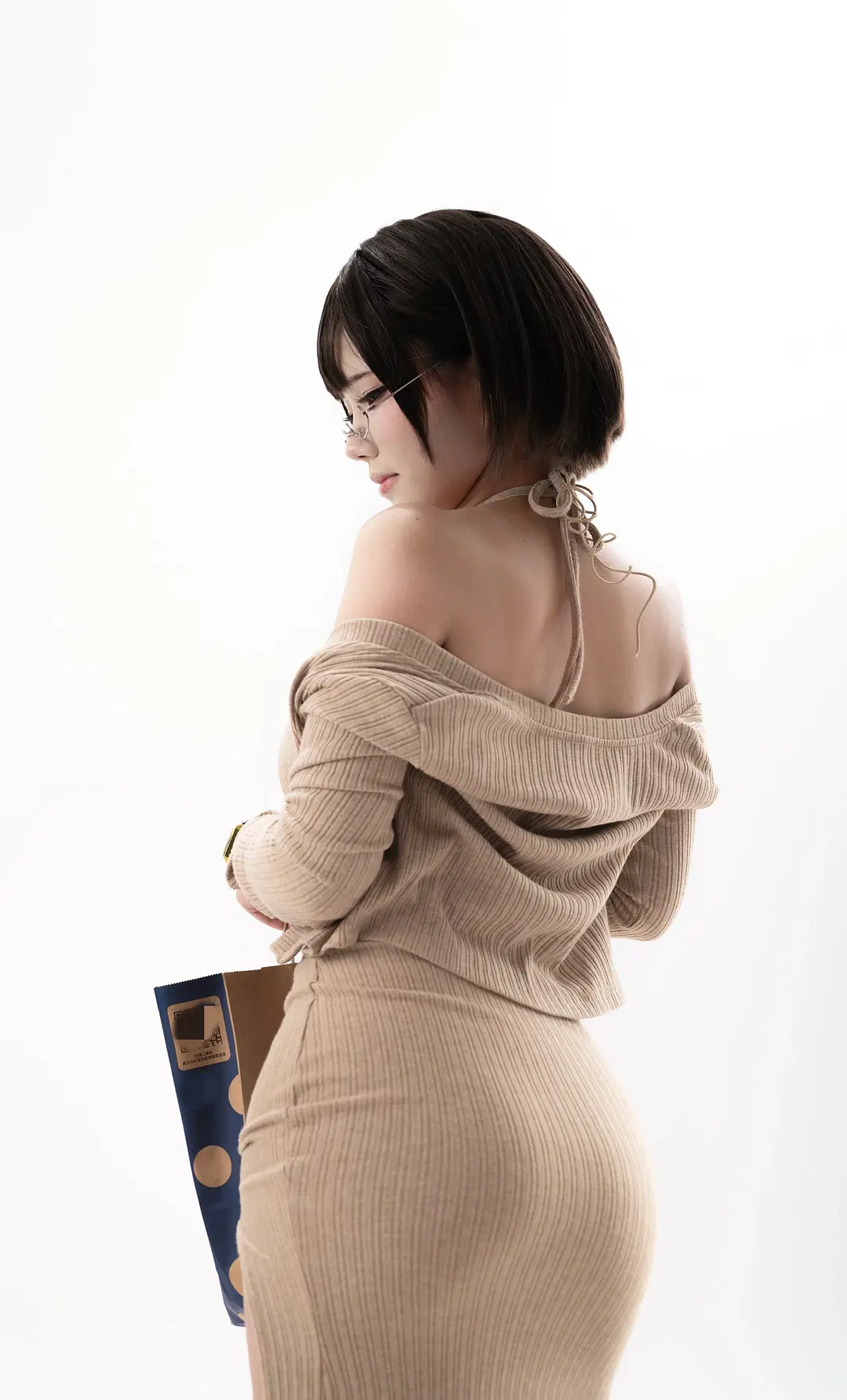 Bodycon knit dress outfit under white studio photography, short hair with glasses older sister's photo and drawing reference by 星亦如塵 - Image 3