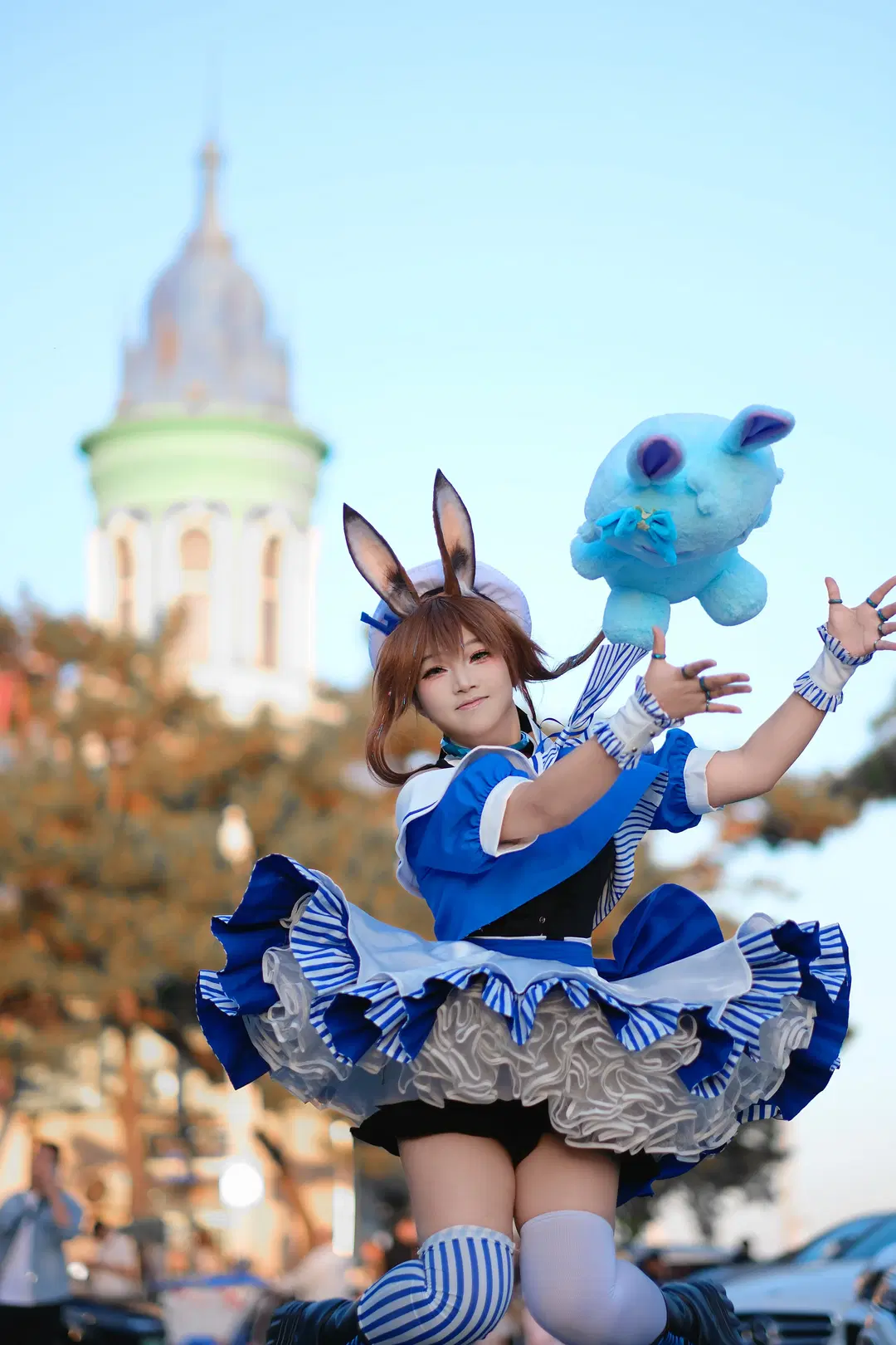 [Amiya cosplay] Arknights Bunny-Eared Girl: Outdoor Mid-Air Action Snapshot by 鹤汀Teiko - Image 2