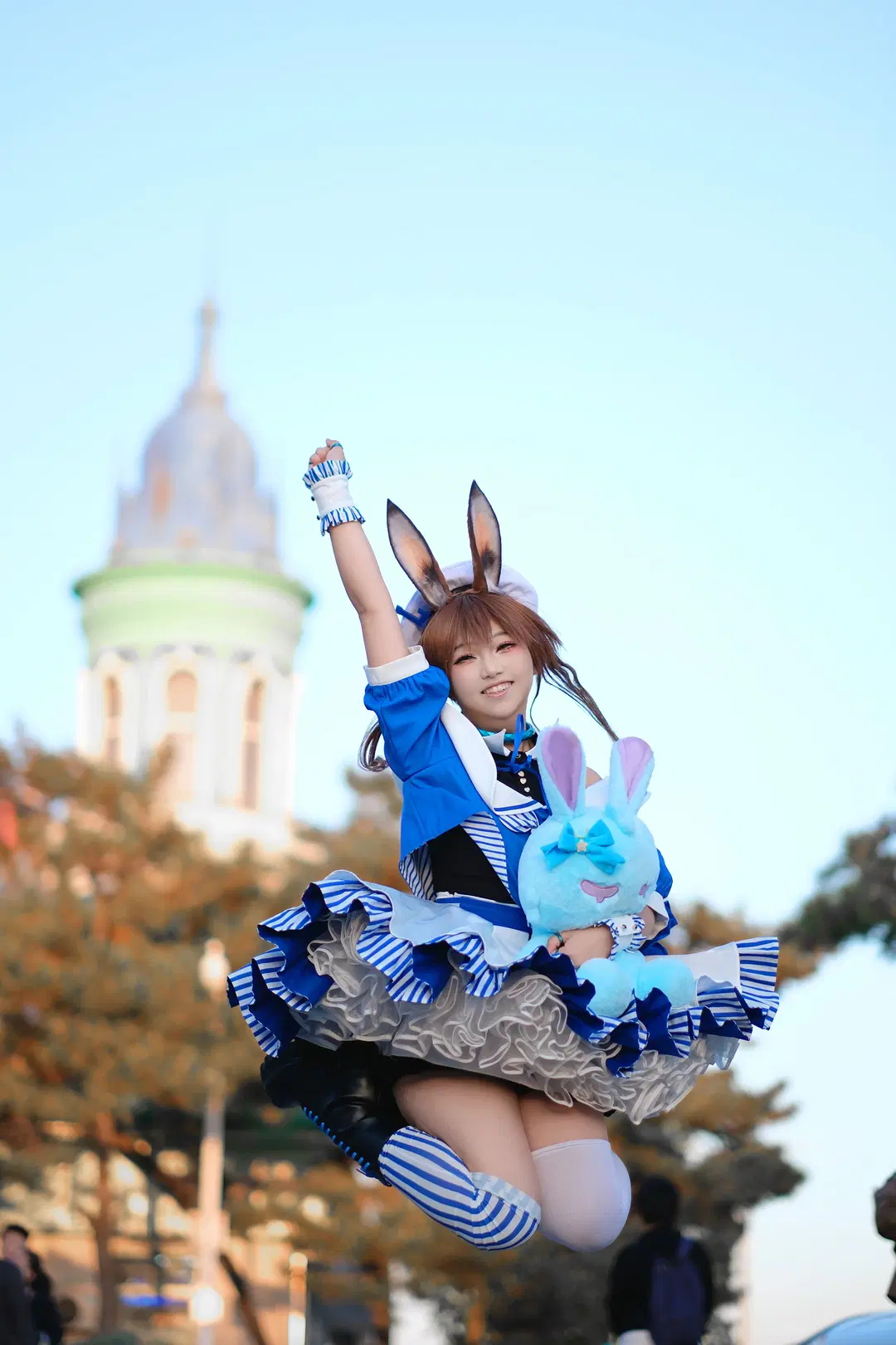 [Amiya cosplay] Arknights Bunny-Eared Girl: Outdoor Mid-Air Action Snapshot by 鹤汀Teiko - Image 4