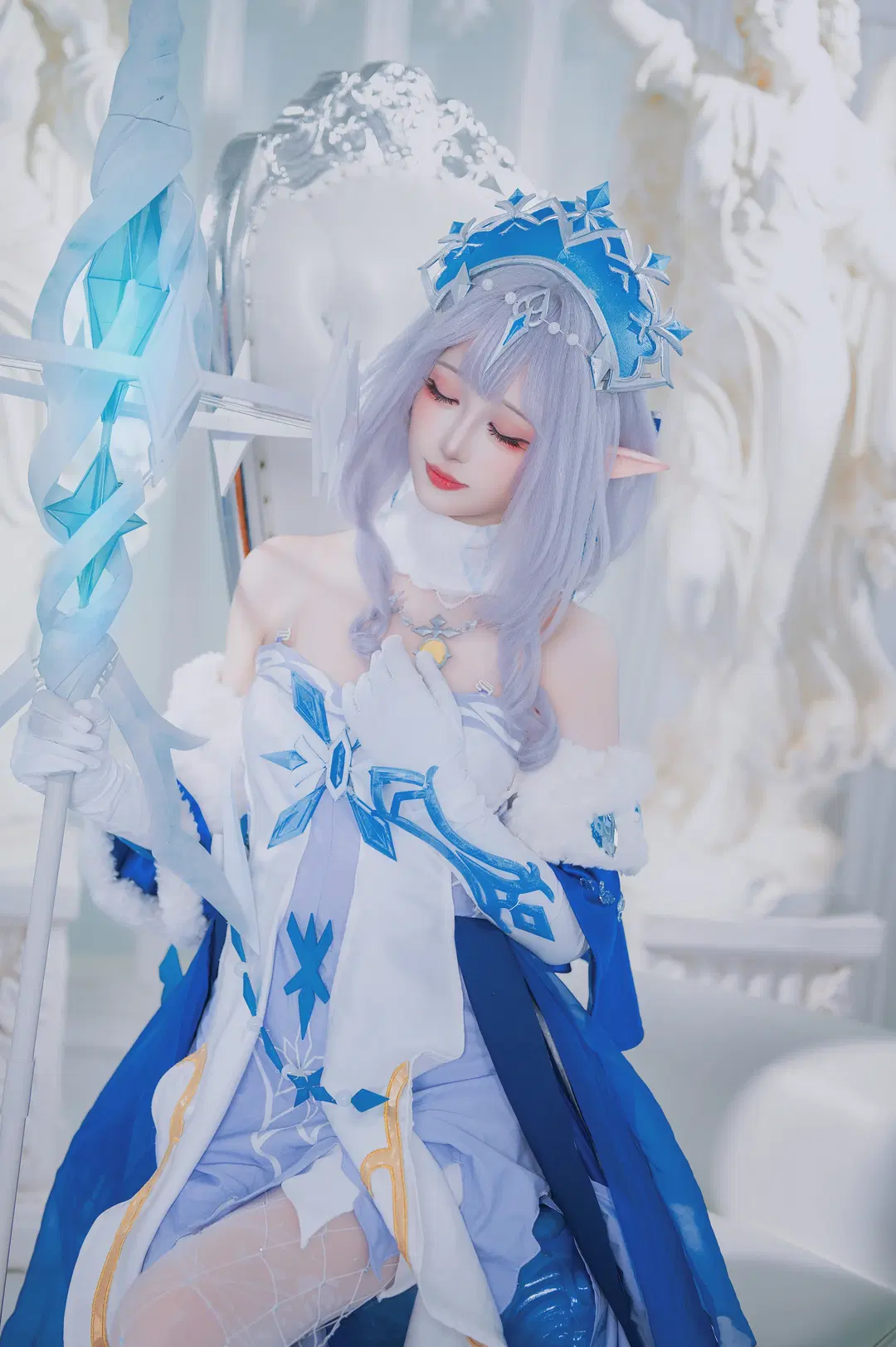 【安娜絲塔夏·費奧多羅夫娜·雪奈茨娜婭cos】原神至冬國冰之女皇 - 圣骑绯月 - 第2張