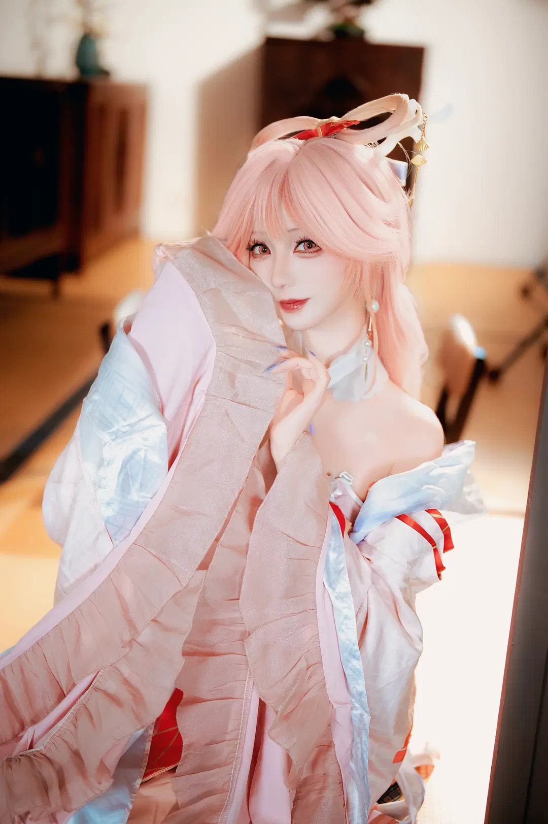 【羽生萌萌香cos】明日方舟常世之幻的粉发少女 - 圣骑绯月 - 第2张