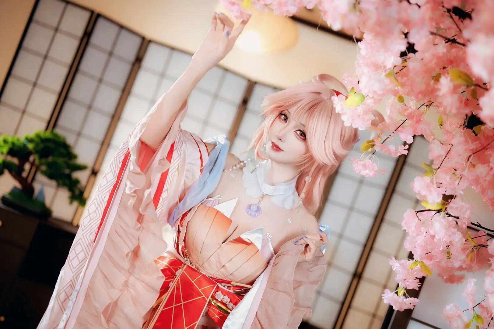 【羽生萌萌香cos】明日方舟常世之幻的粉发少女 - 圣骑绯月 - 第4张