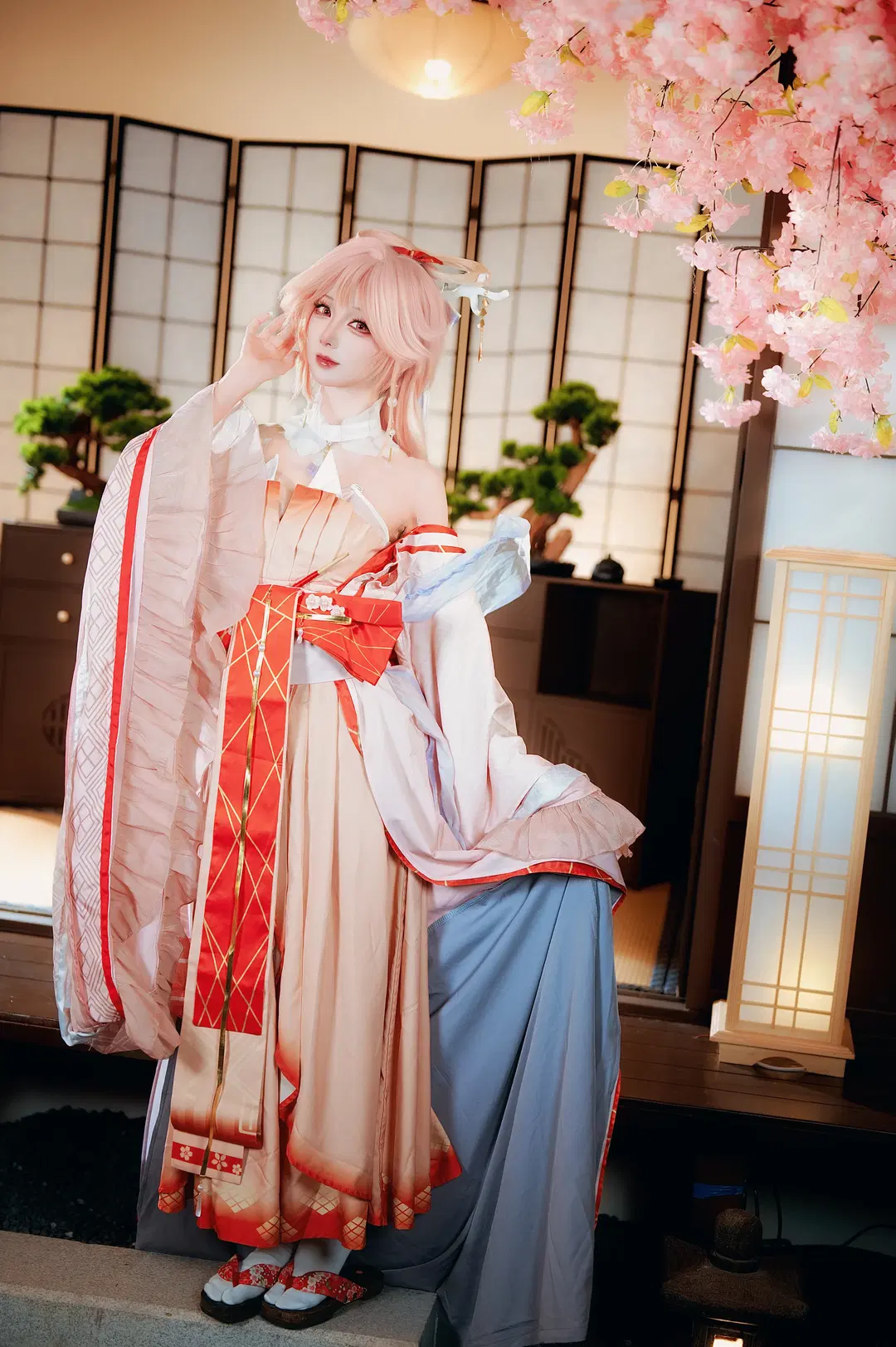 【羽生萌萌香cos】明日方舟常世之幻的粉发少女 - 圣骑绯月 - 第7张
