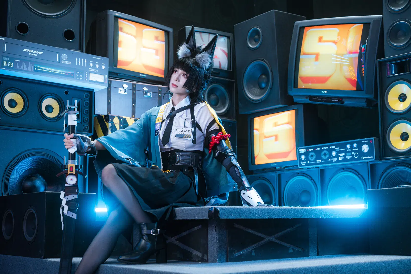 【星見雅コスプレ】レトロテレビの壁の前に佇むサイバーテックウェア、メカニカルアームの存在感が圧巻 - 好人一胎8个 - 3枚目