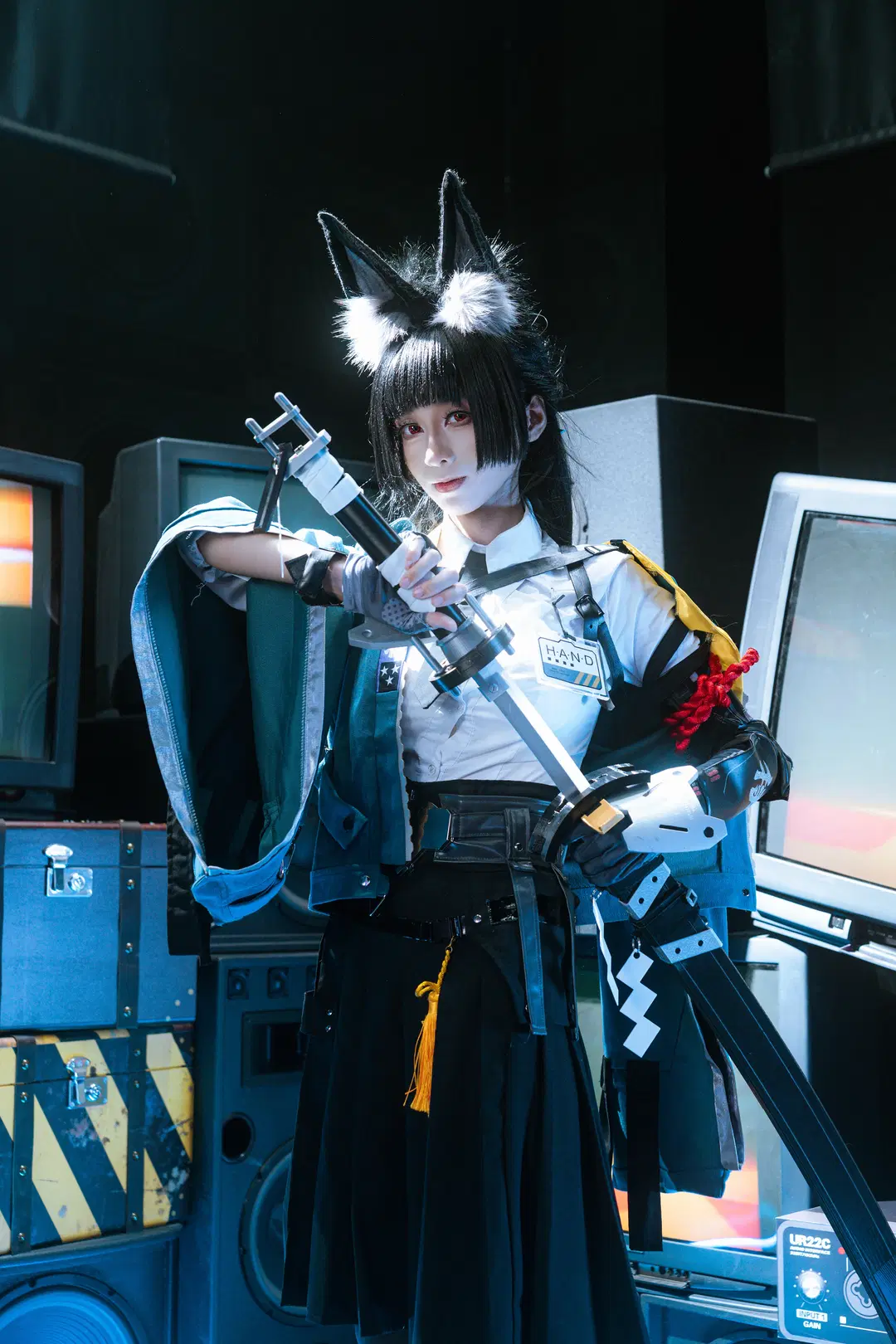 【星見雅コスプレ】レトロテレビの壁の前に佇むサイバーテックウェア、メカニカルアームの存在感が圧巻 - 好人一胎8个 - 4枚目
