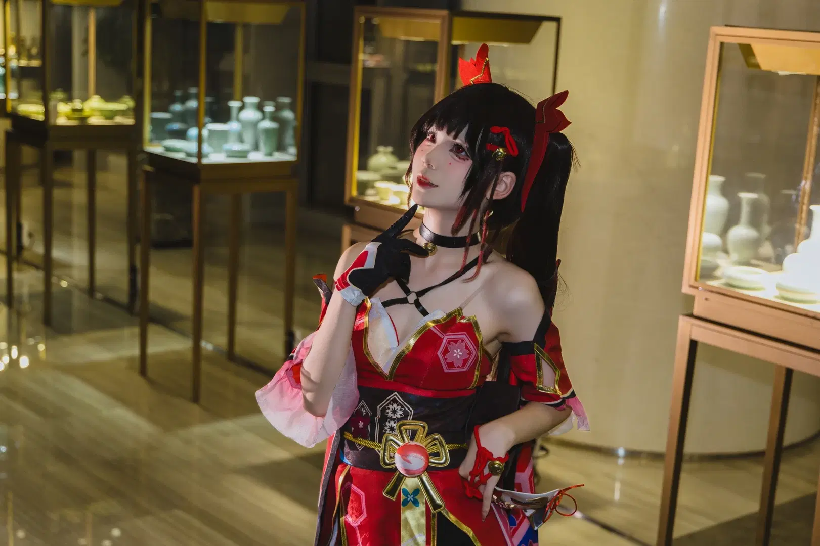 【花火cos】崩壞星穹鐵道，紅黑金交織的狡黠少女 - 无名ww - 第3張