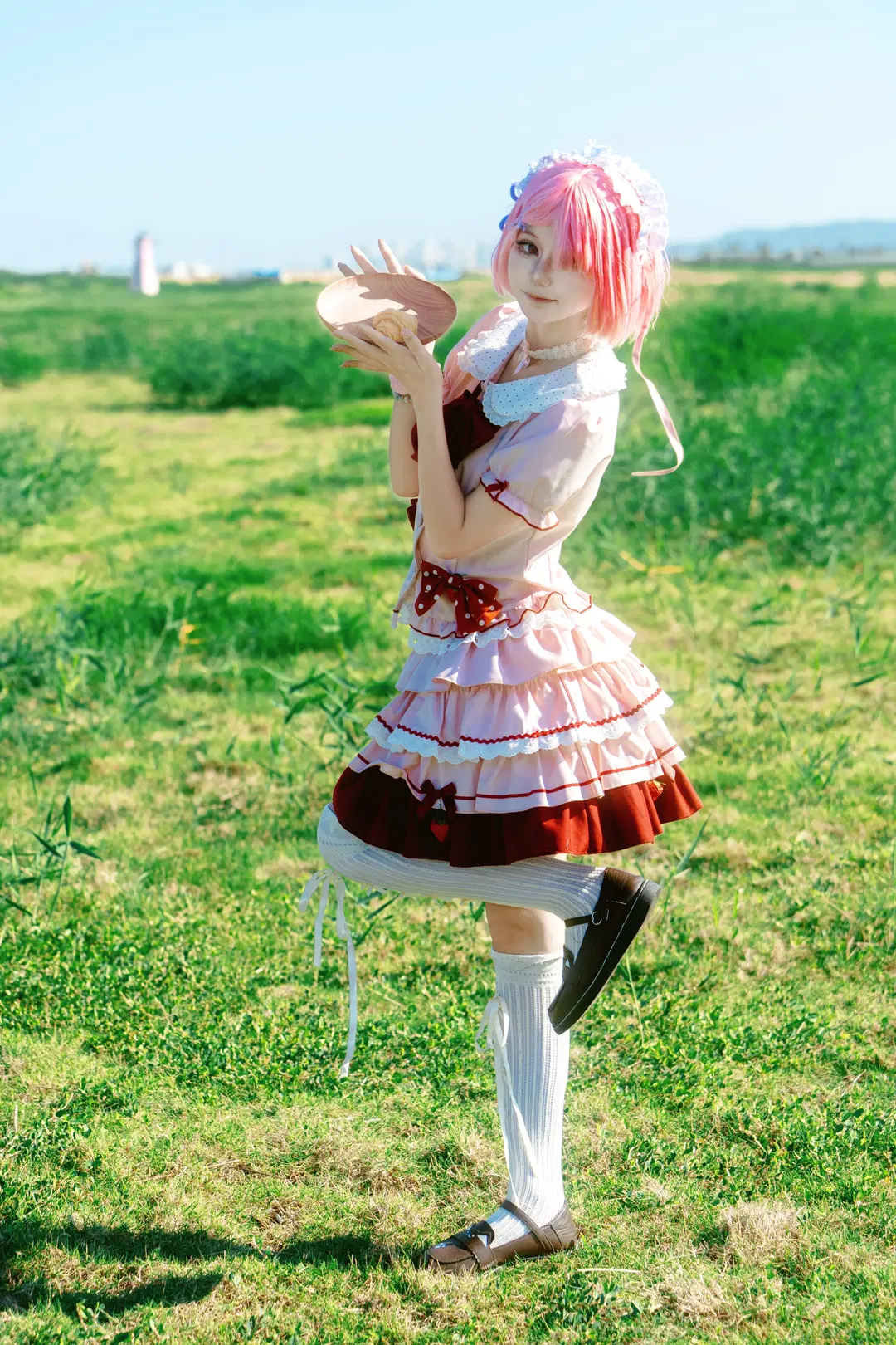 cosplay, 粉发少女, 拉姆cos, 白丝袜, 夏日草地