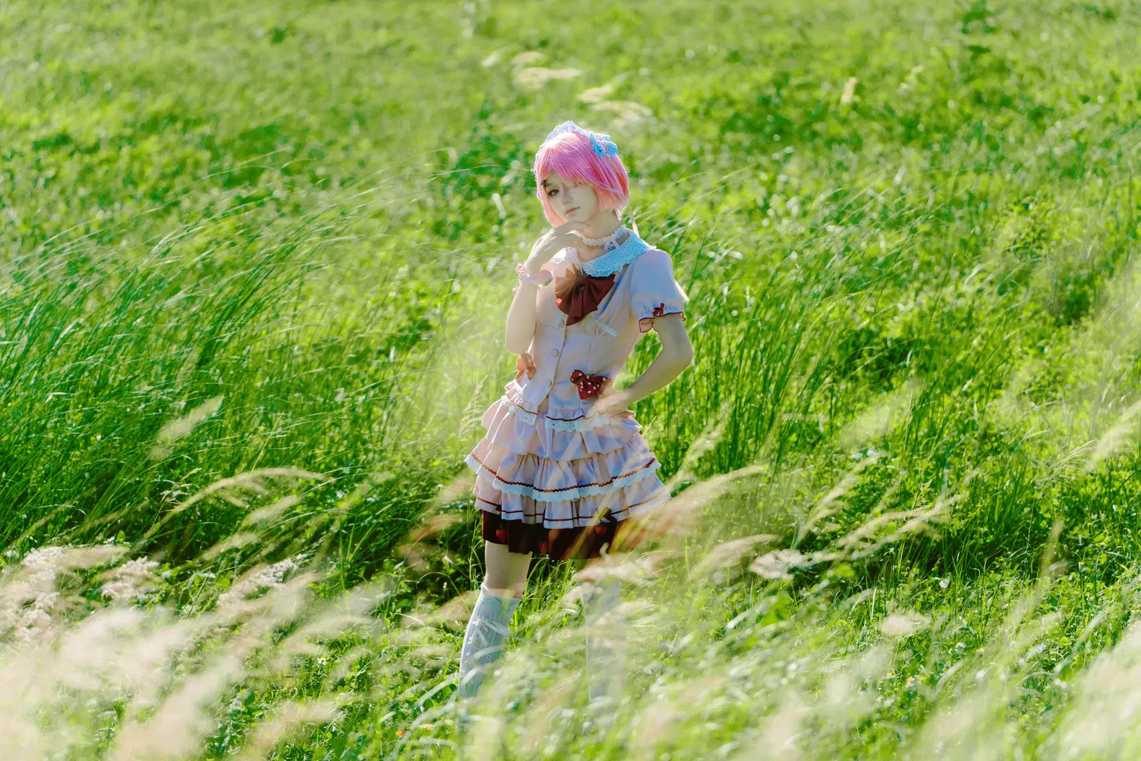 【ラムコスプレ】夏の草地に佇むピンクの少女、愛らしさと元気いっぱいの輝き - 程山 - 5枚目