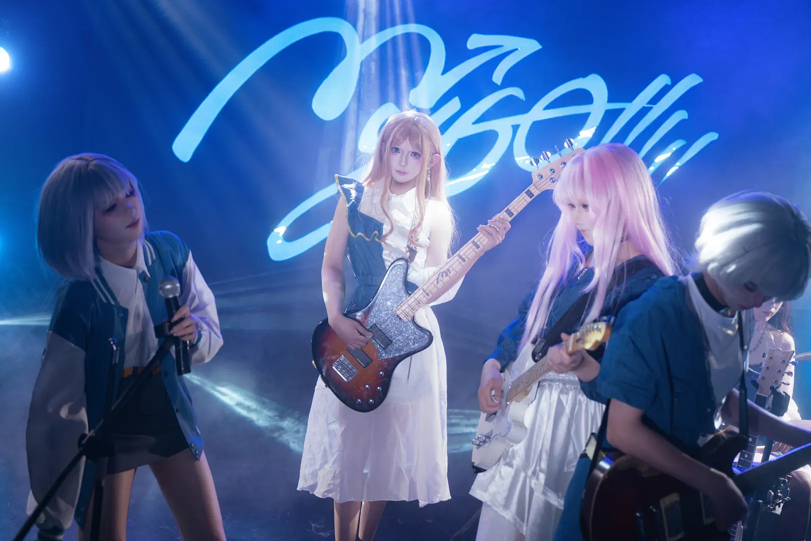 【长崎素世cos】BanG Dream!蓝光舞台上的贝斯手 - Meteor - 第2张