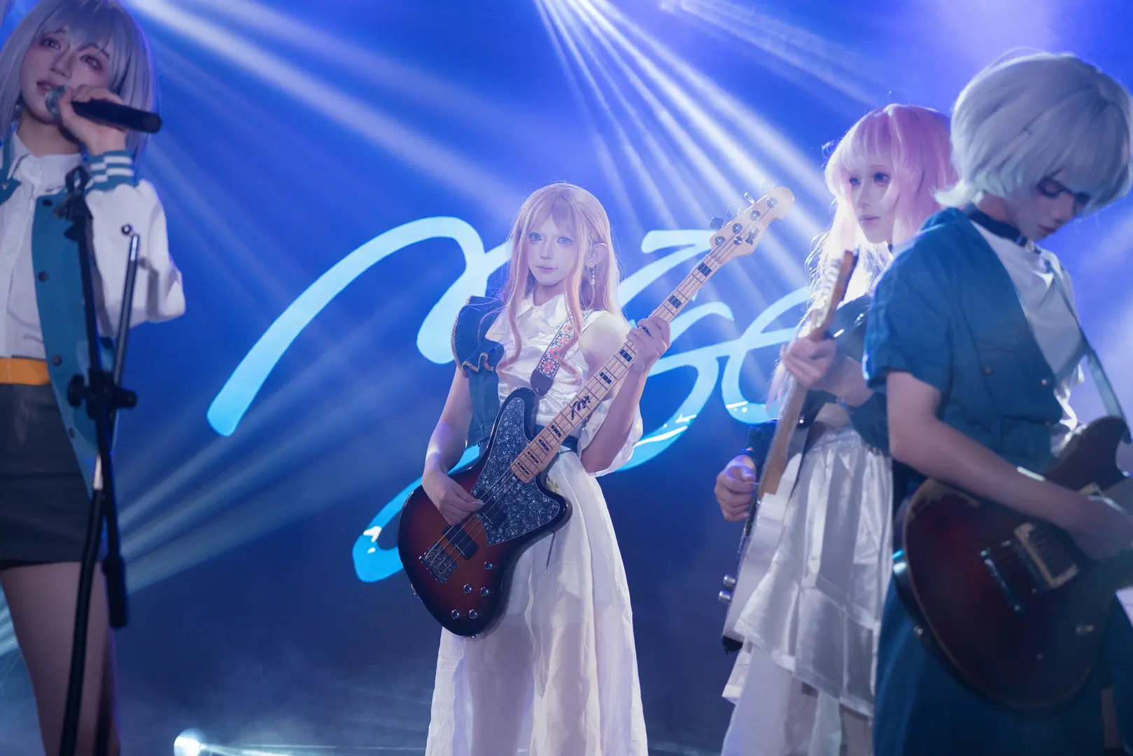 【长崎素世cos】BanG Dream!蓝光舞台上的贝斯手 - Meteor - 第3张