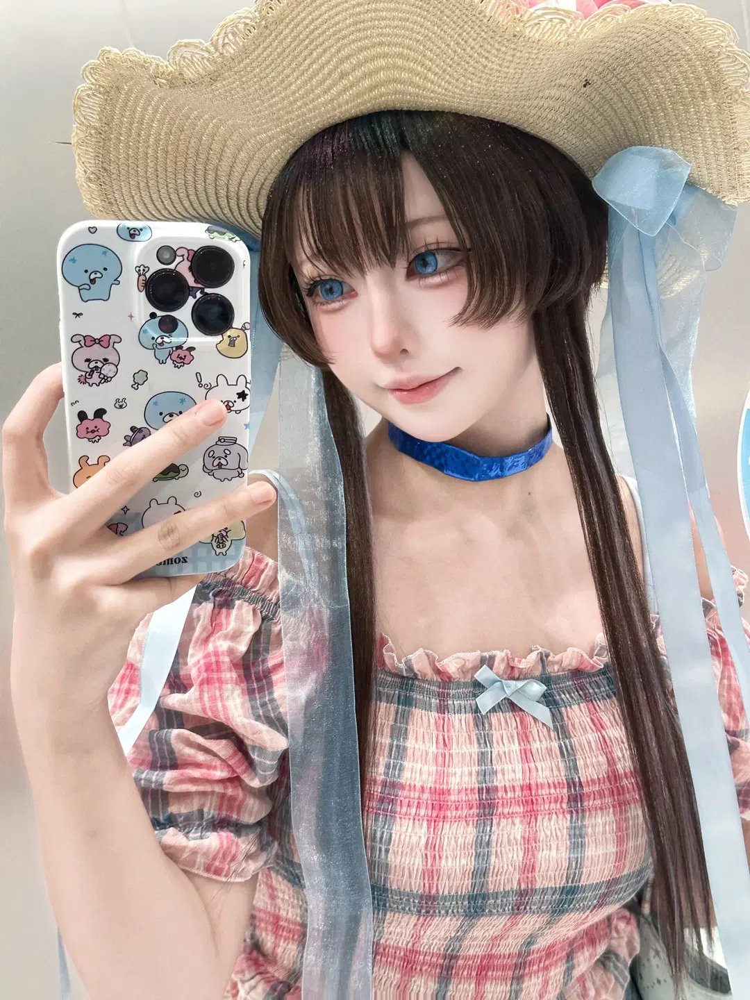Arknights, Amiya cosplay, Mirror selfie, Blue colored contact lenses, Straw hat outfit