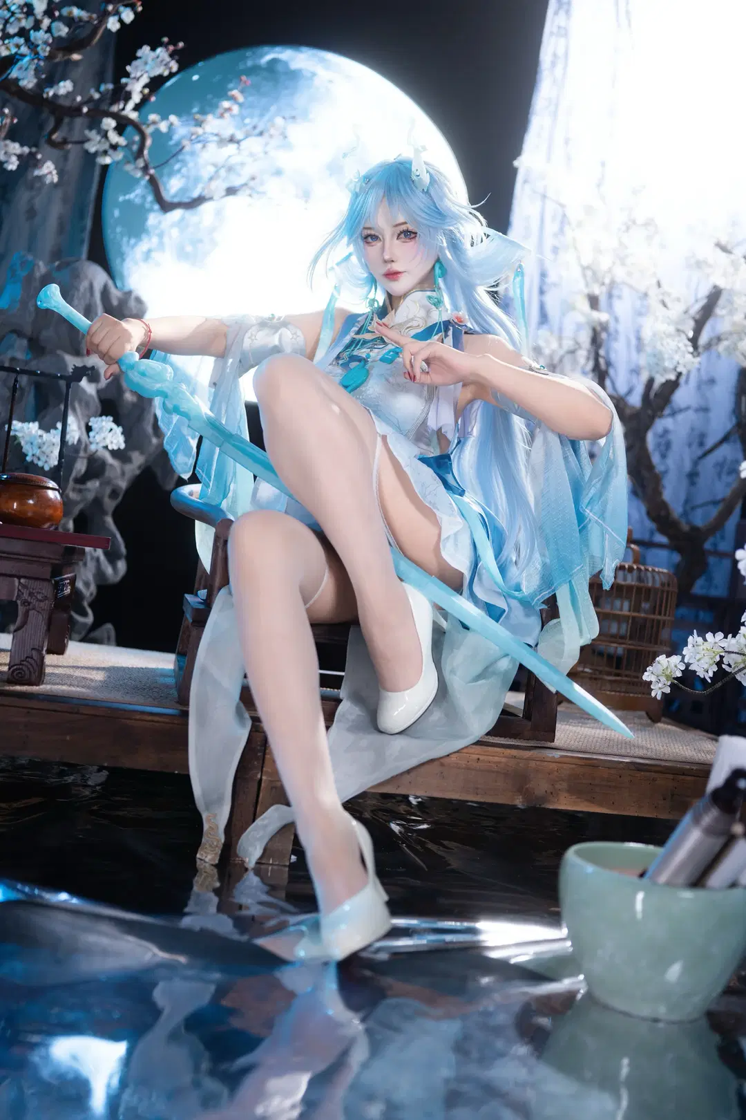 【清宵コスプレ】『鳴潮』清宵、青白の中国風と白ストッキング×ヒールが織りなす美学 - 次元、歌姬 - 3枚目