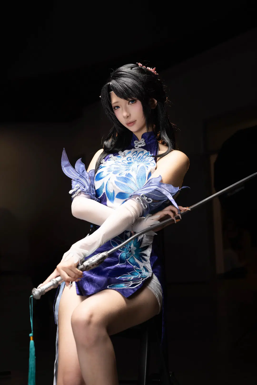 [Yin Ziping cosplay] Lanting Yue's blue-and-purple Traditional Chinese style Qipao paired with a long sword maxes out the atmospheric vibe by 清风摄影人V - Image 3