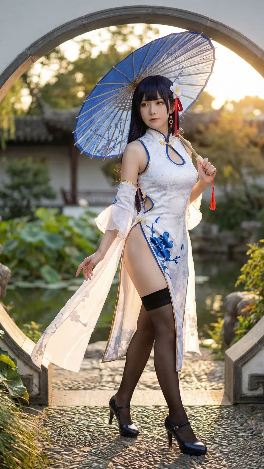 【逸仙コスプレ】『アズールレーン』逸仙チャイナドレス撮影、中国風庭園で紡ぐ優雅な邂逅 - 万艳同芳 - 2枚目