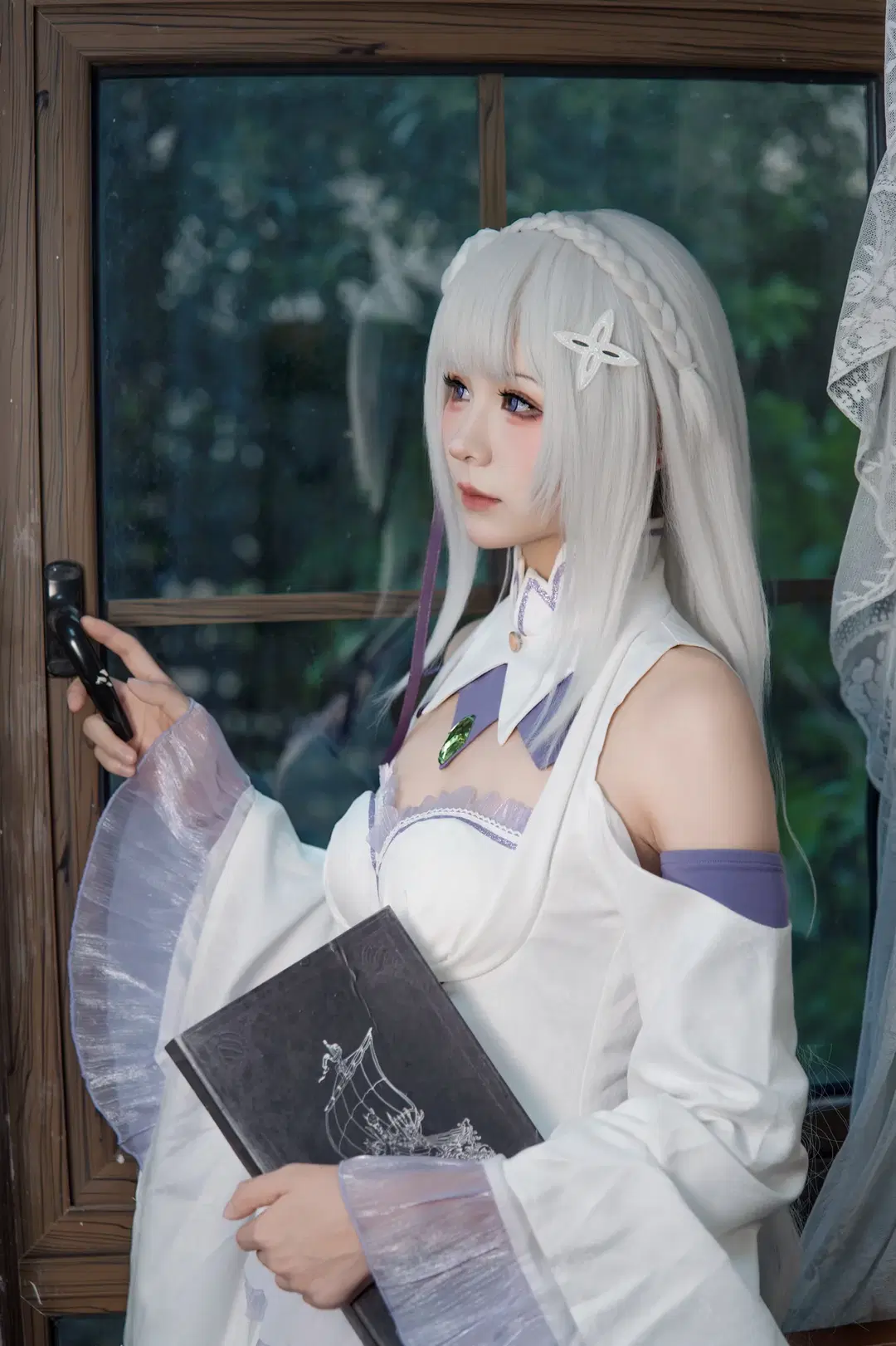 [Emilia cosplay] Sea of flowers photo shoot Diary from Re:Zero − Starting Life in Another World by 编号0827 - Image 3