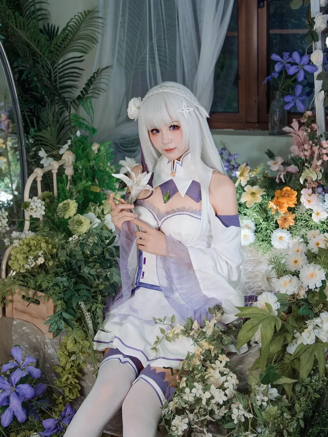 [Emilia cosplay] Sea of flowers photo shoot Diary from Re:Zero − Starting Life in Another World by 编号0827 - Image 4