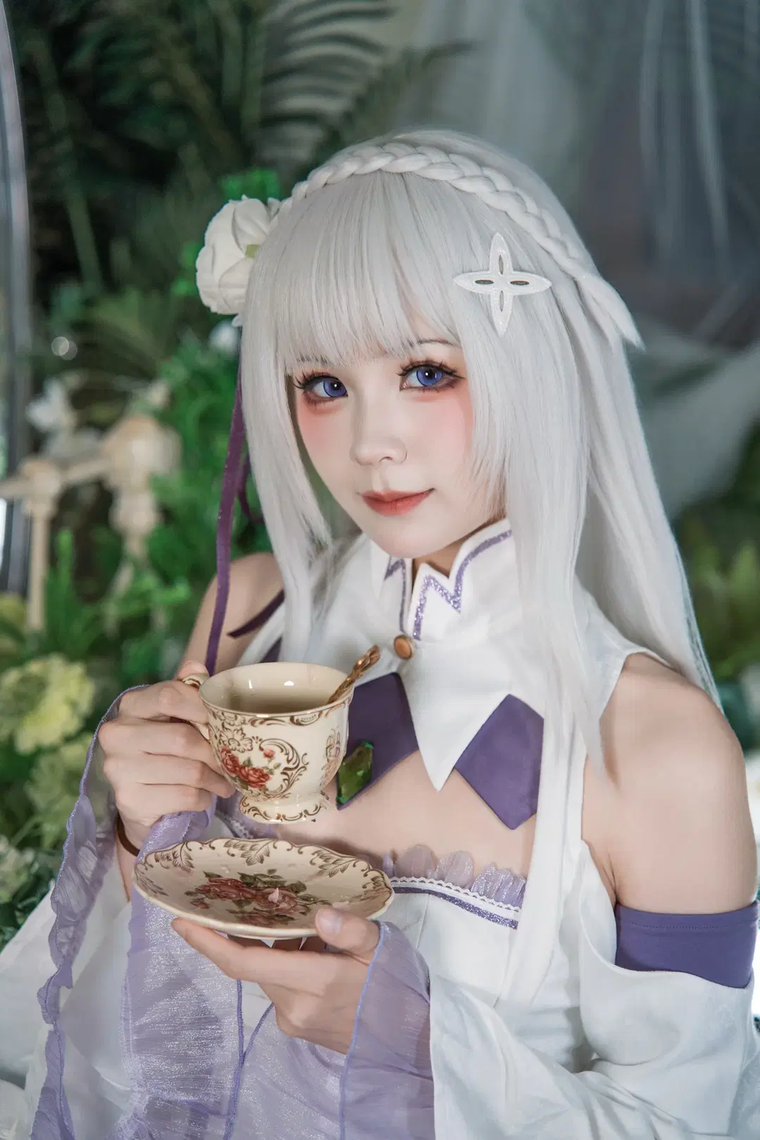 [Emilia cosplay] Sea of flowers photo shoot Diary from Re:Zero − Starting Life in Another World by 编号0827 - Image 5