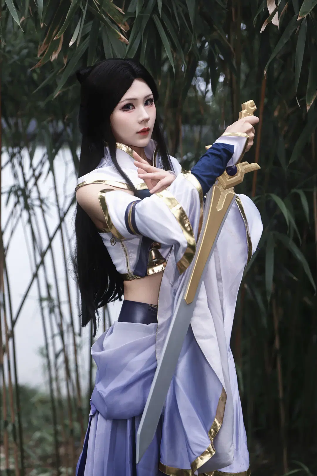 【露娜cos】王者荣耀紫霞，竹林石栏间的执剑身影 - 编号0827 - 第5张