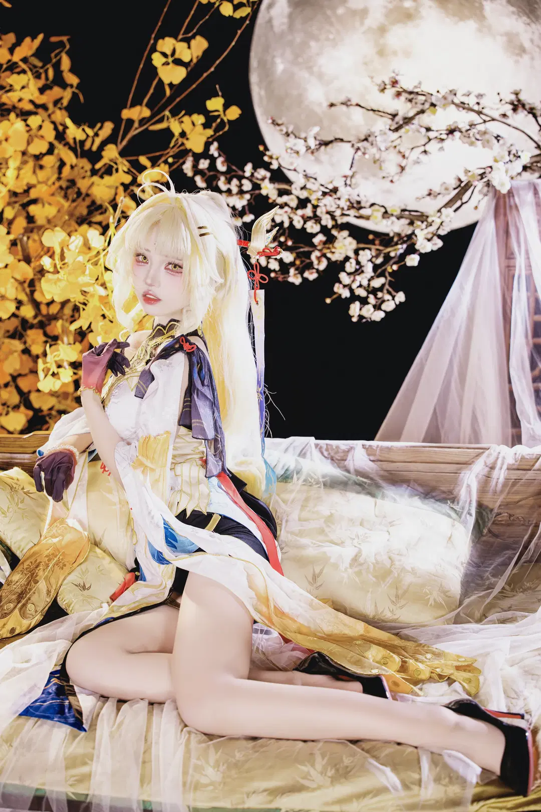 [Suisui cosplay] Wuthering Waves Chinese-style fantasy, tranquil moments beneath the ginkgo and moon by 茶包 - Image 3
