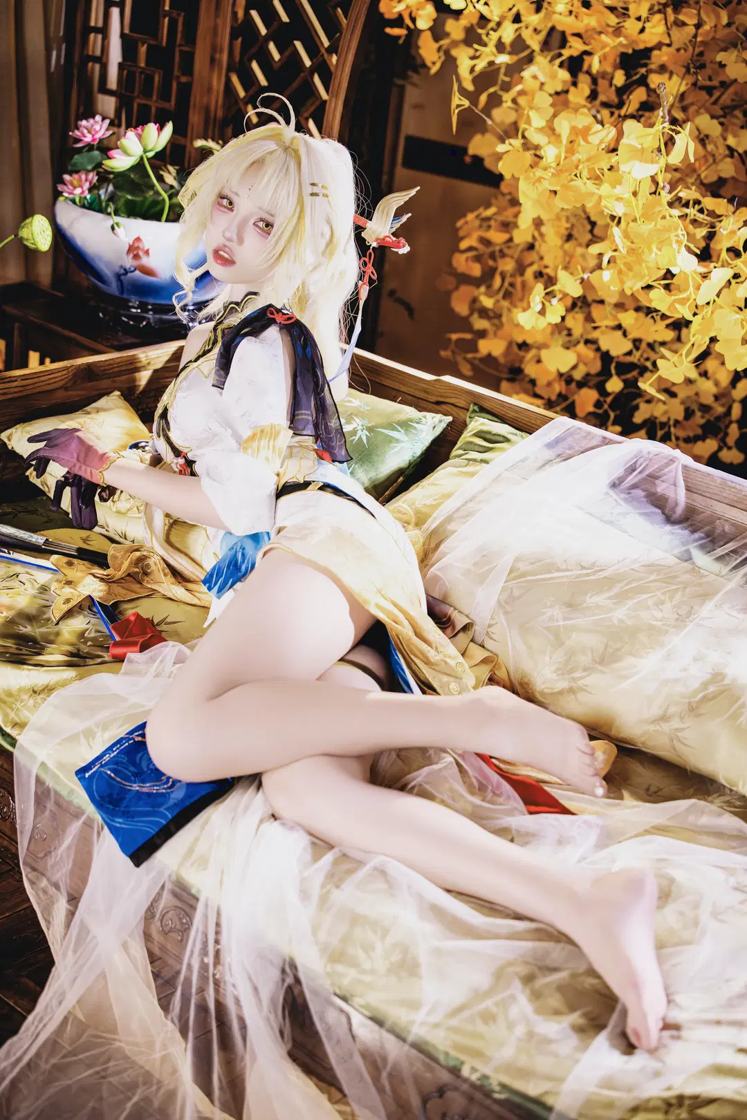 [Suisui cosplay] Wuthering Waves Chinese-style fantasy, tranquil moments beneath the ginkgo and moon by 茶包 - Image 4
