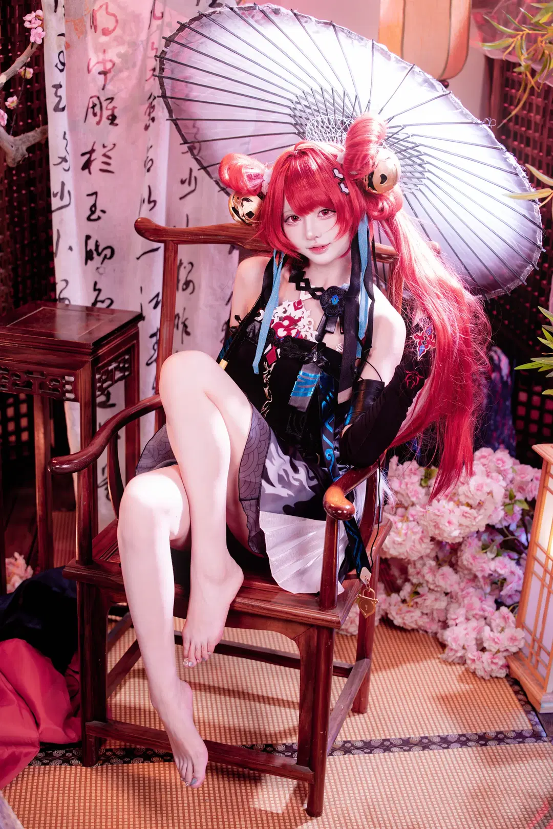 鳴潮, 二次元コスプレ, 赤髪コスプレ, 鎖暝 コスプレ, 素足
