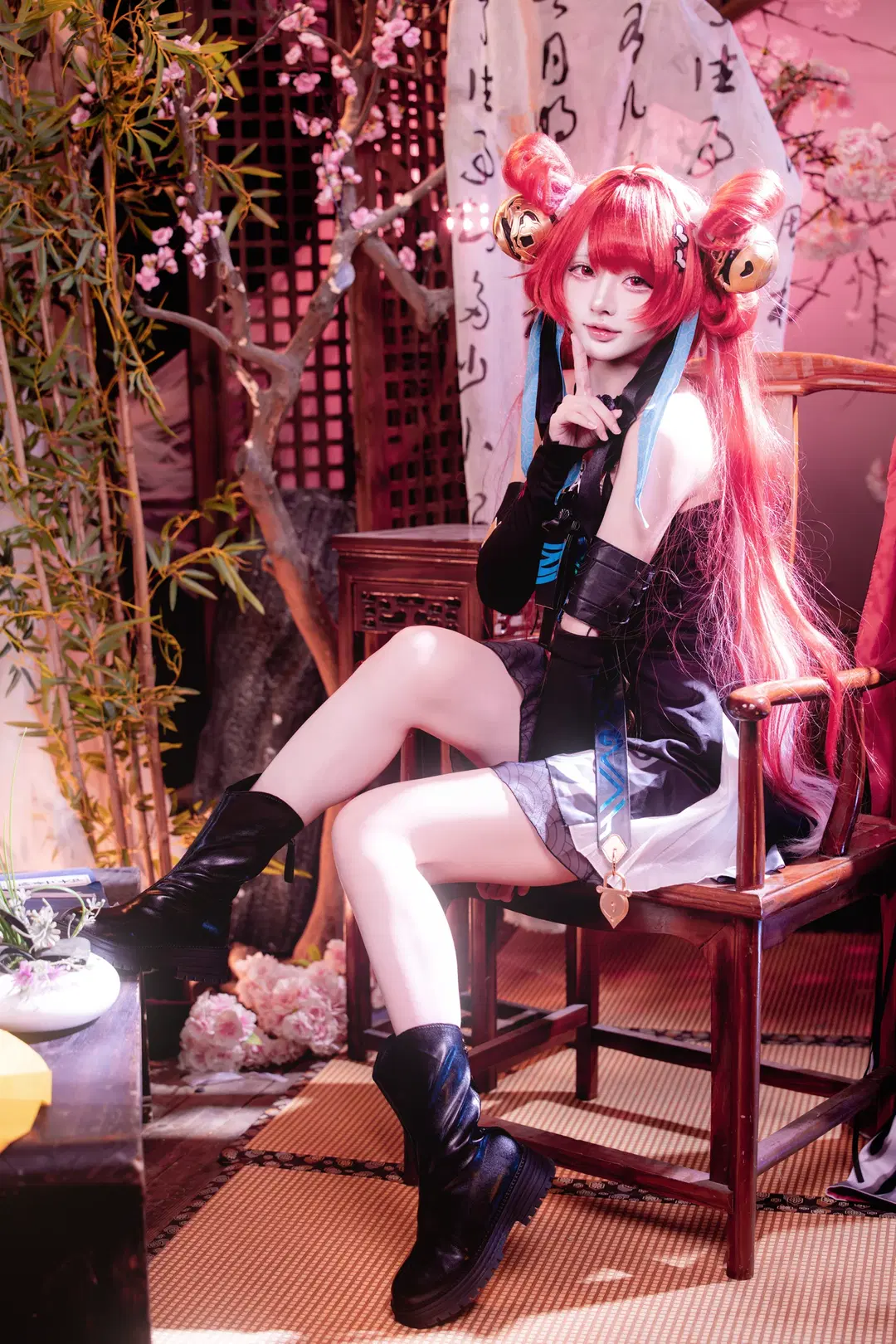 【鎖暝cos】鳴潮裡的中式奇幻紅髮少女，慵懶坐姿氛圍感拉滿 - 茶包 - 第2張