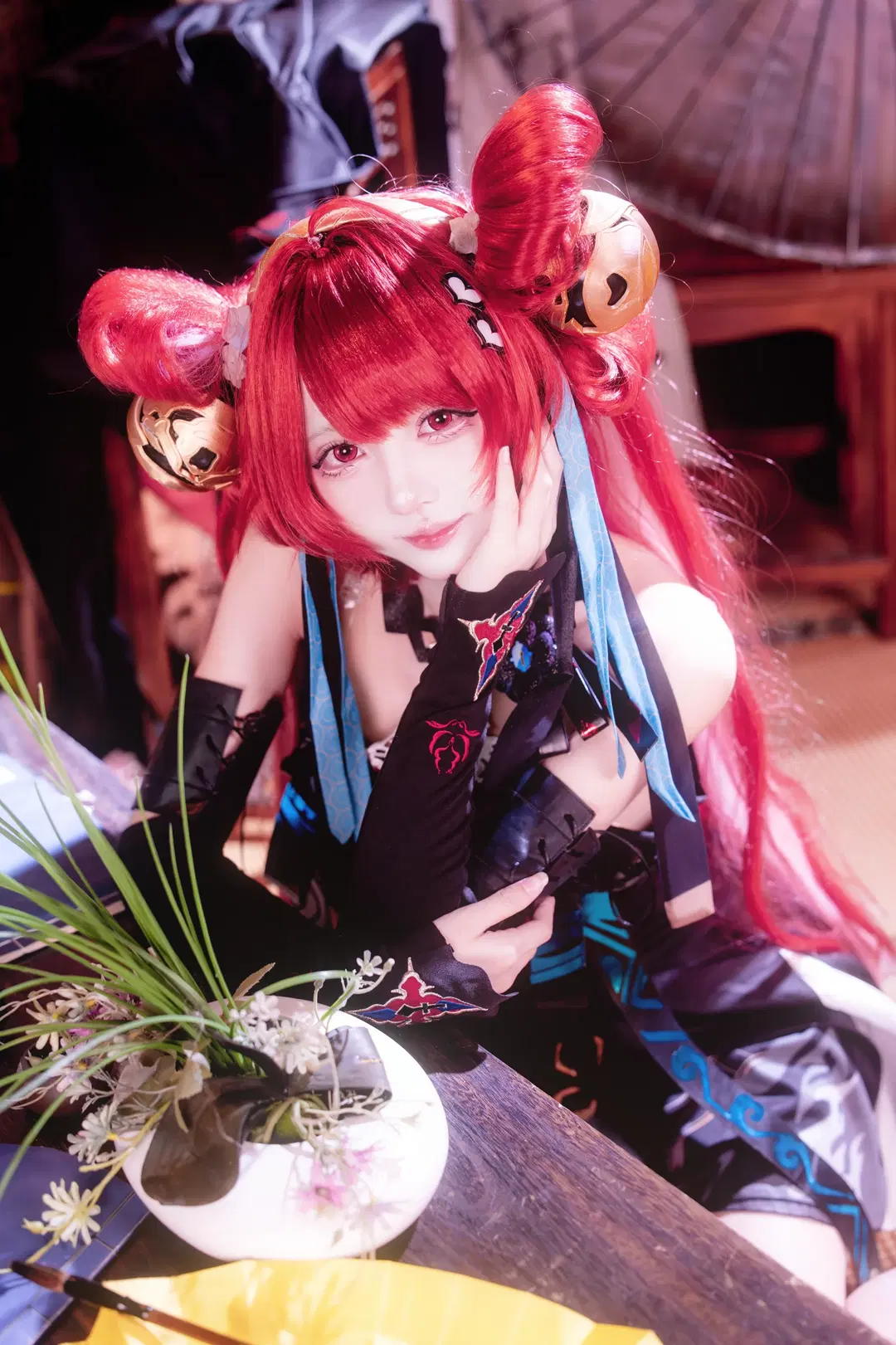 【鎖暝cos】鳴潮裡的中式奇幻紅髮少女，慵懶坐姿氛圍感拉滿 - 茶包 - 第8張
