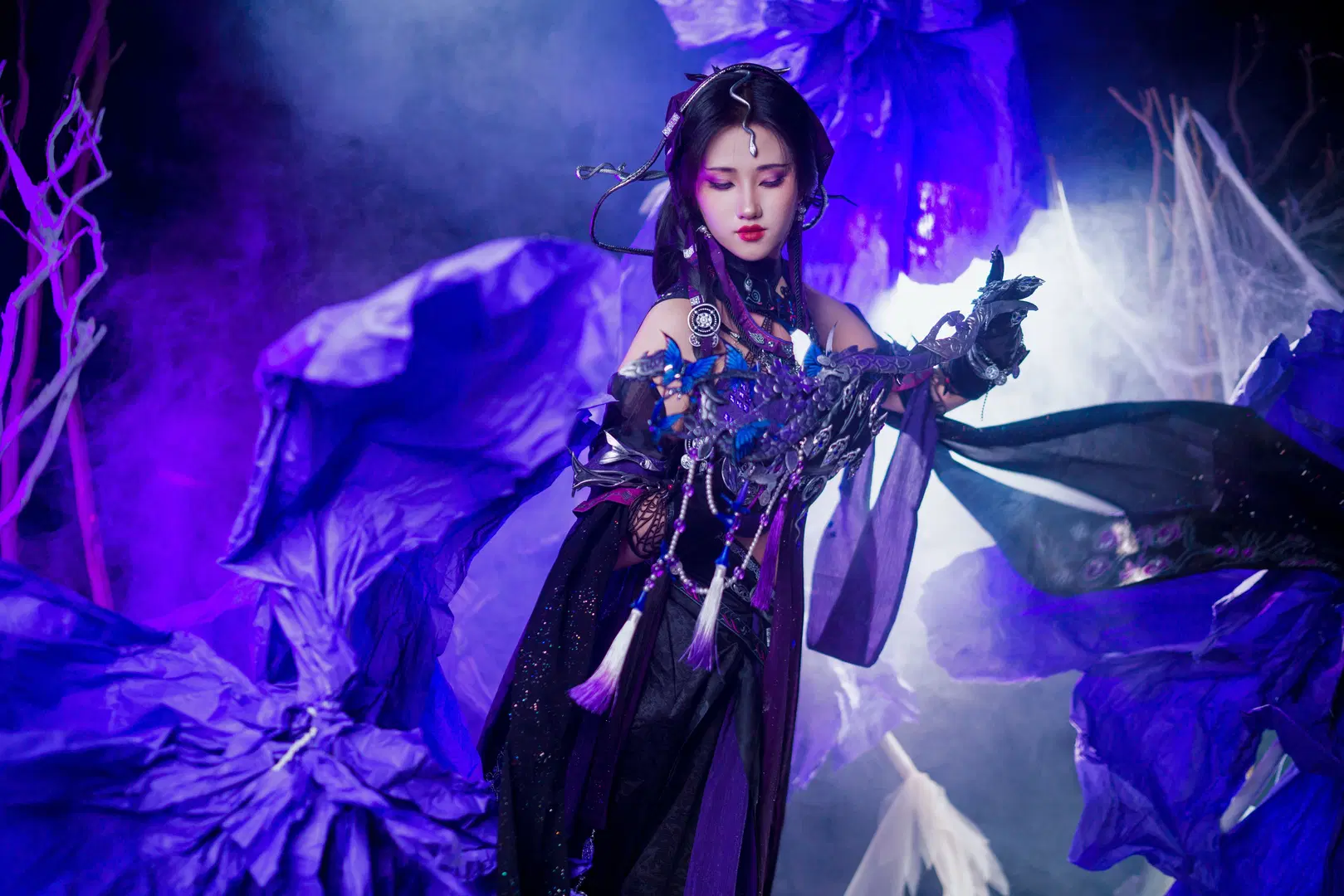 [Five Poisons Sect Cosplay] JX3 Online Chengji Set Poison Sister: Exploring Mysterious Miao Frontier Aesthetics by ELIZER（cos版） - Image 5