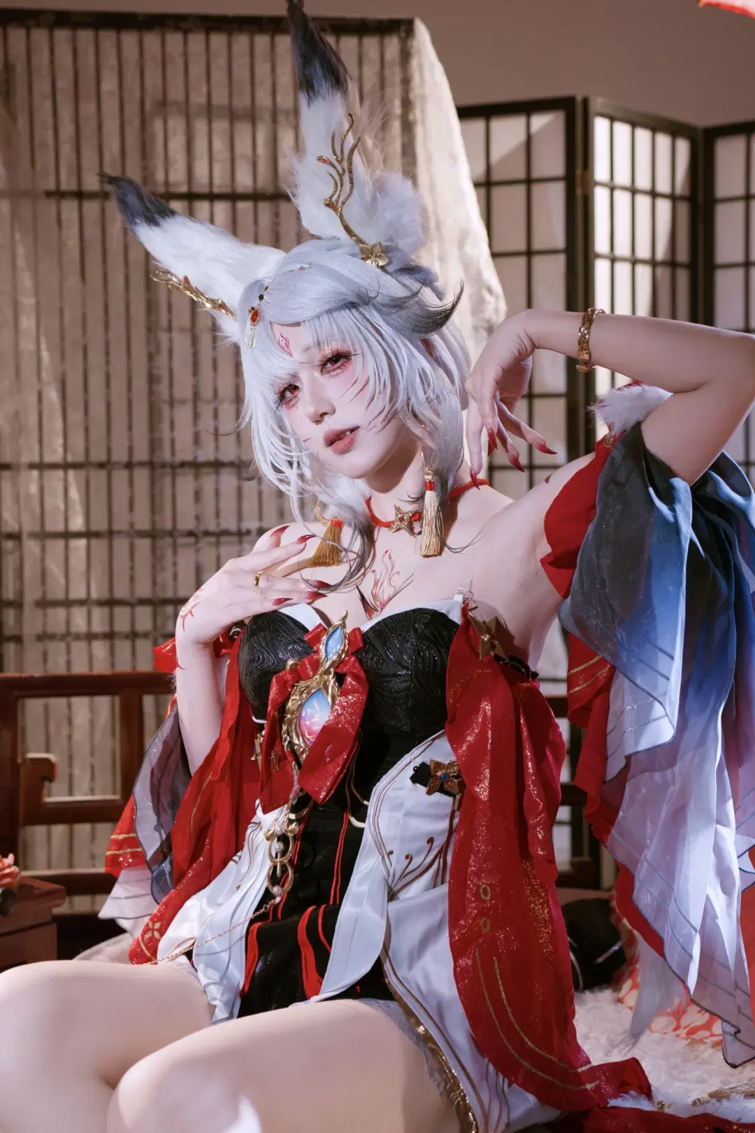 【心月狐cos】鸣潮里的绝美狐耳少女，黑红撞色太惊艳了