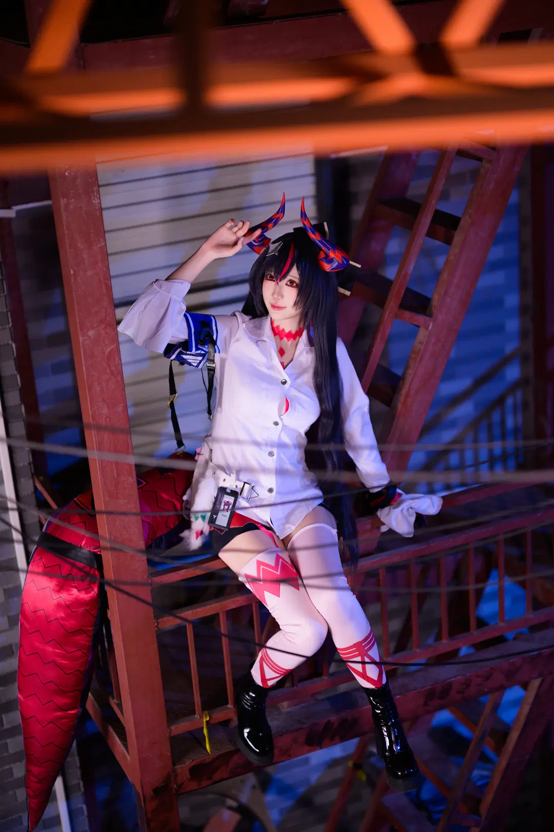 异环真红cos 赛博夜街的赤色恶魔 - 银河天路 - 第3张