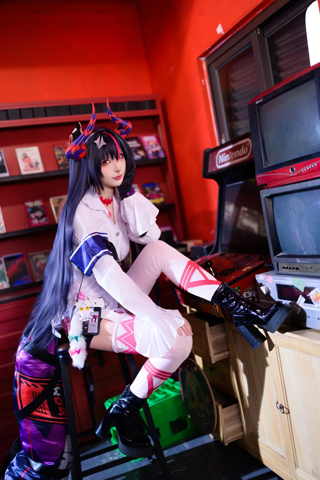 异环真红cos 赛博夜街的赤色恶魔 - 银河天路 - 第7张