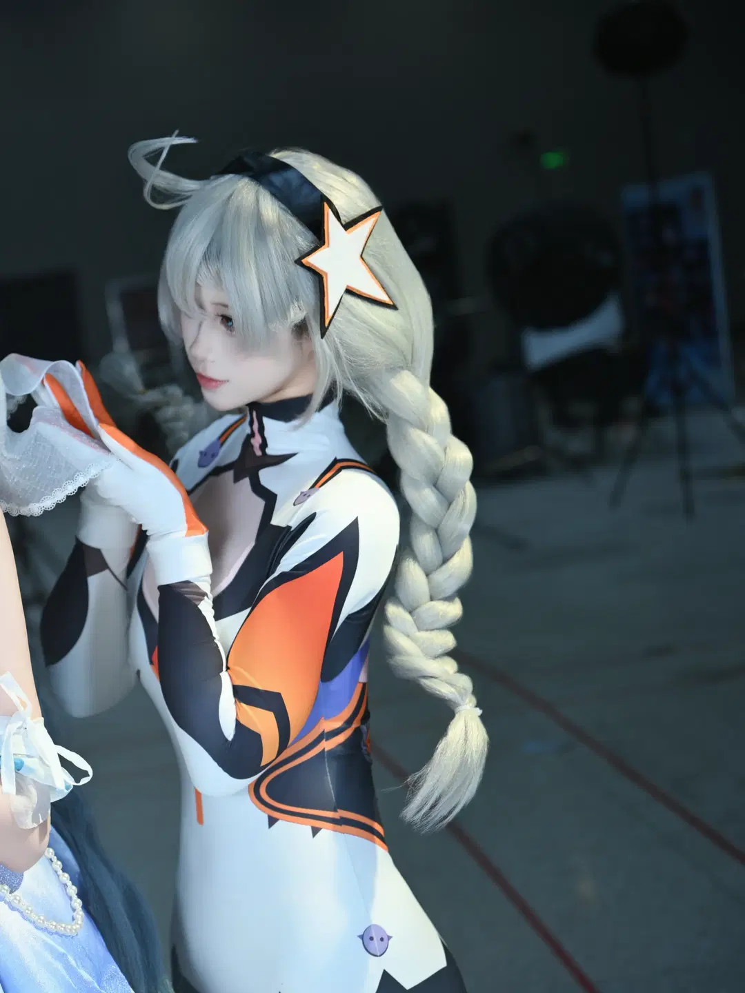 【琪亚娜cos】崩坏3太虚山喂鸡的场照记录 - 一口啾啾小猫 - 第2张