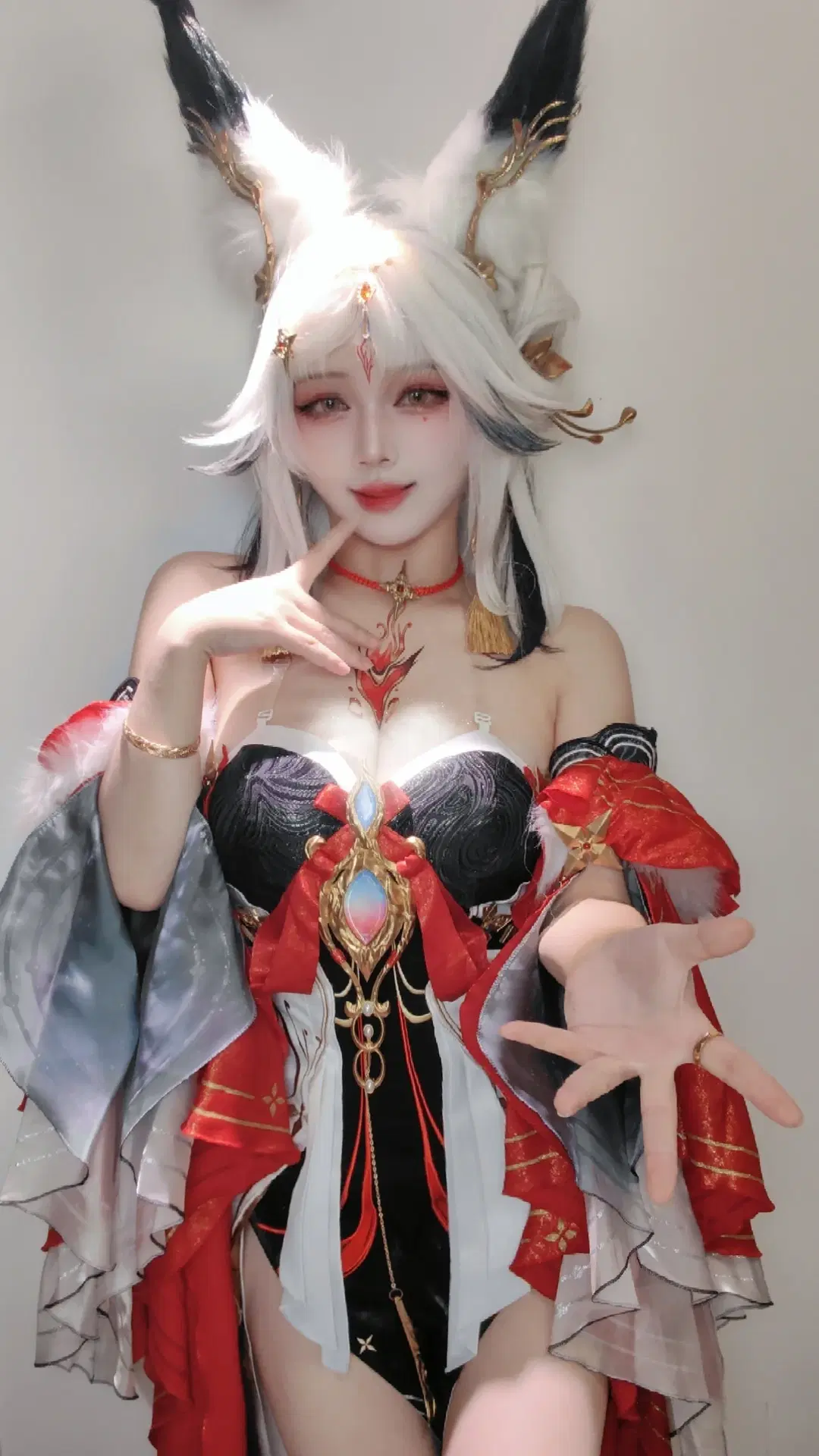 [Hsin cosplay] Wuthering Waves Mengzhou intern reporting for duty, black, red, and gold battle robe details maximized by 三鹿鹿鹿与新城 - Image 2