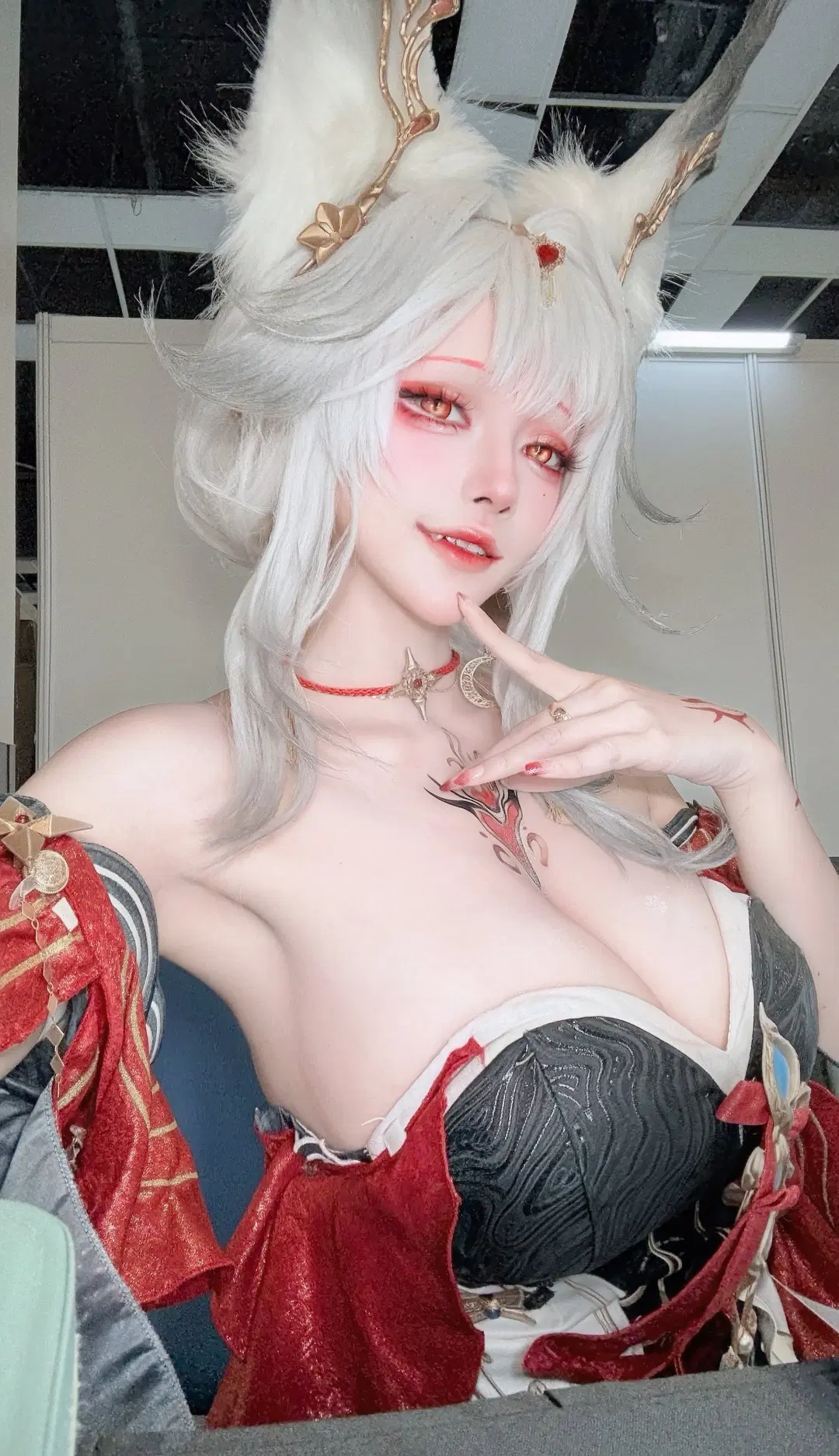鸣潮, 游戏角色扮演, 国风奇幻, 心月狐cos, 银发兽耳