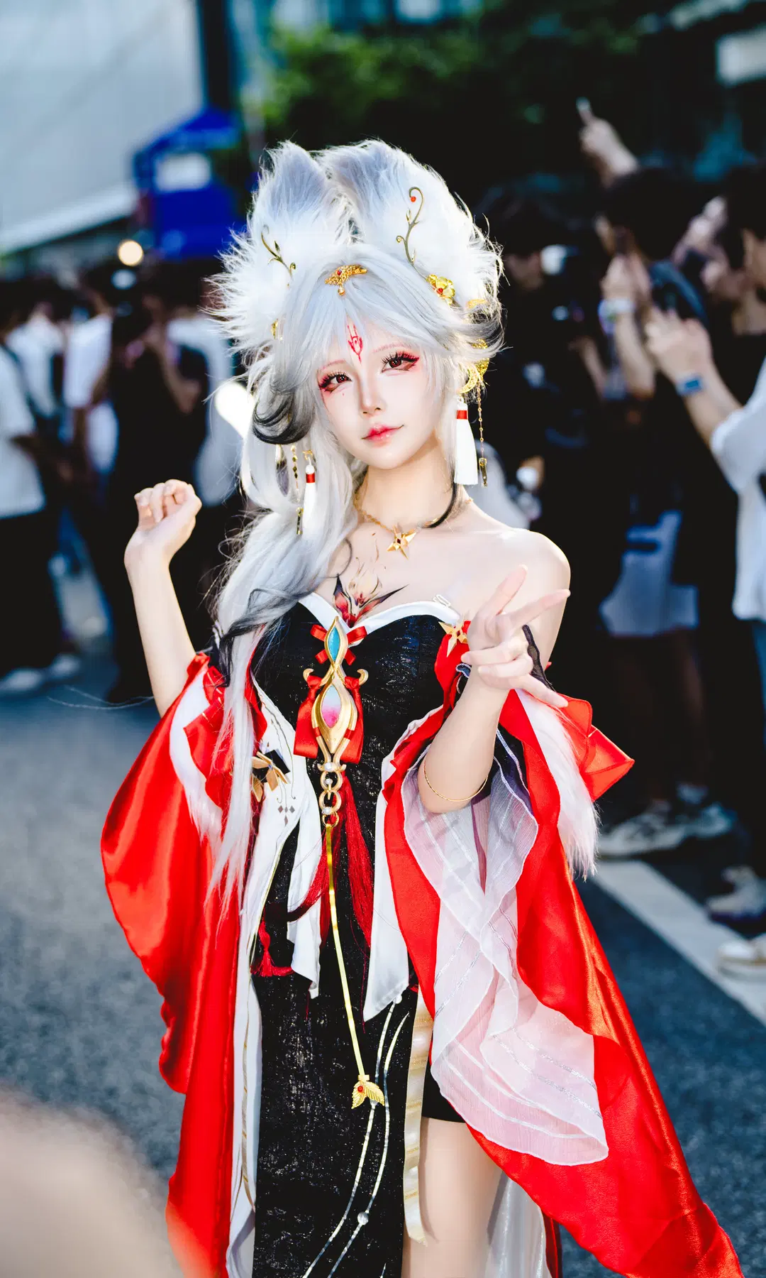 【心月狐cos】鳴潮心月狐紅黑露肩長裙漫展場照 - 毛风狸花猫 - 第2張