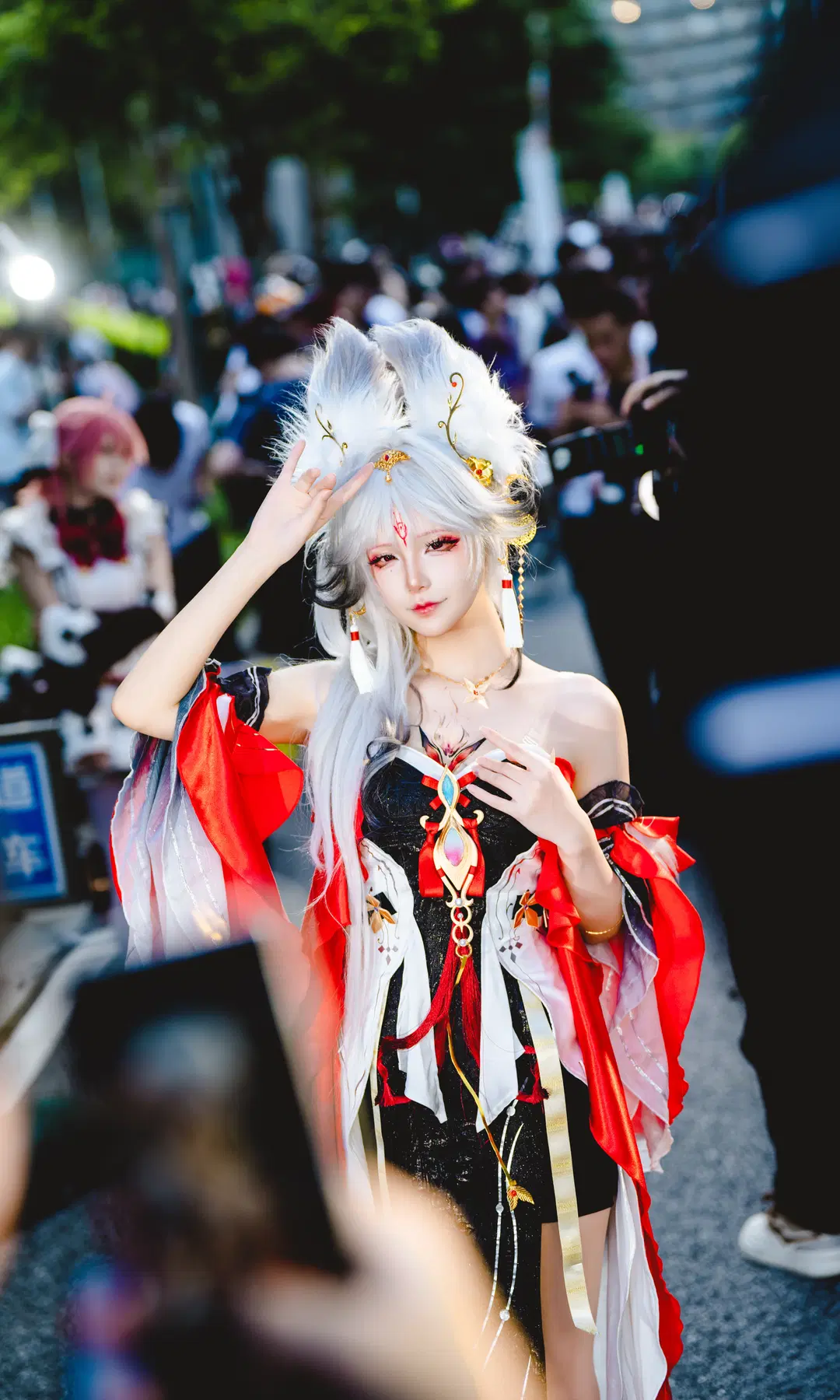 【心月狐cos】鳴潮心月狐紅黑露肩長裙漫展場照 - 毛风狸花猫 - 第8張