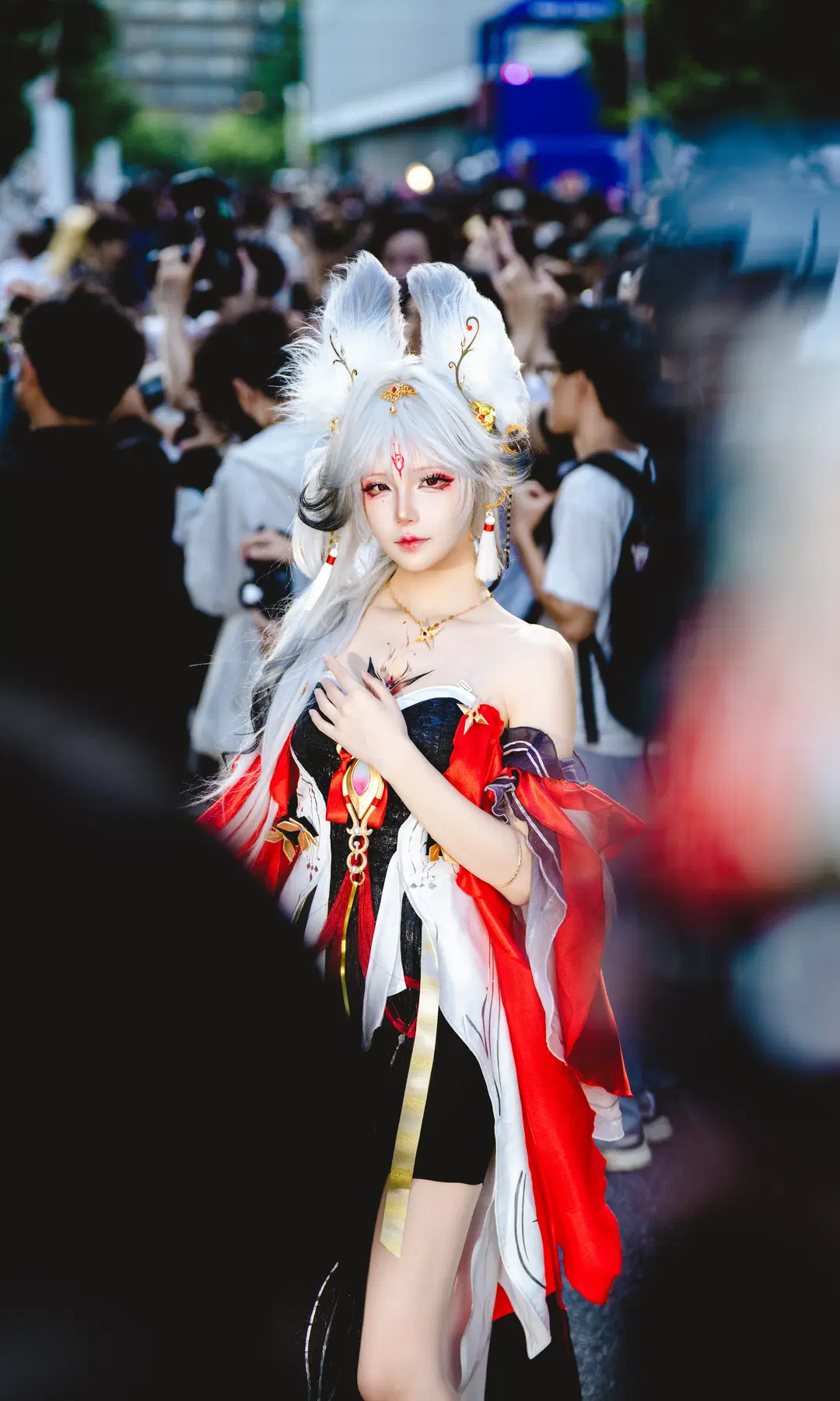 【心月狐cos】鳴潮心月狐紅黑露肩長裙漫展場照 - 毛风狸花猫 - 第9張