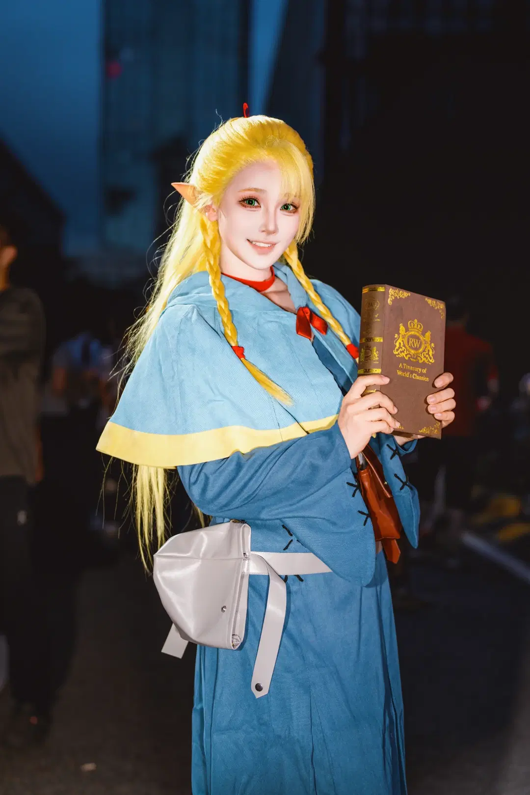 【玛露希尔cos】迷宫饭魔物料理研发员出动，萤火虫漫展夜景返图 - 毛风狸花猫 - 第3张