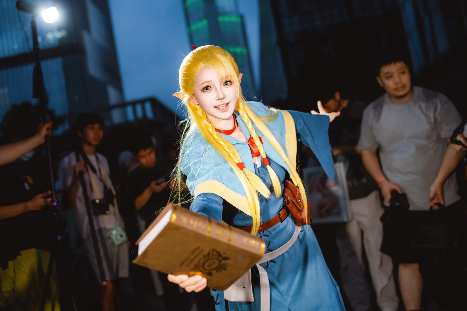 【玛露希尔cos】迷宫饭魔物料理研发员出动，萤火虫漫展夜景返图 - 毛风狸花猫 - 第5张
