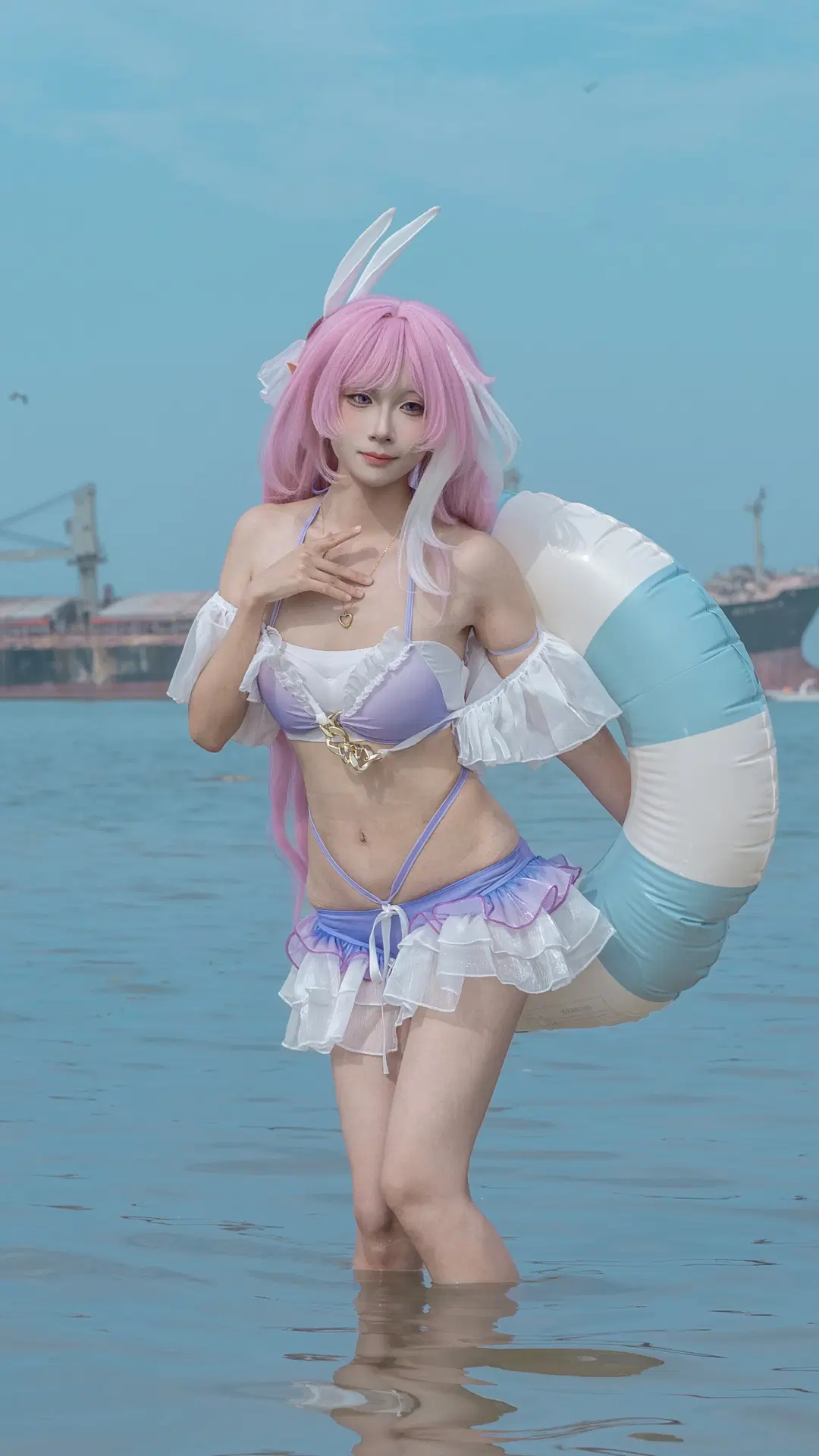 爱莉希雅cos, 泳装cos, 海边写真, 粉色头发, 兔耳发饰