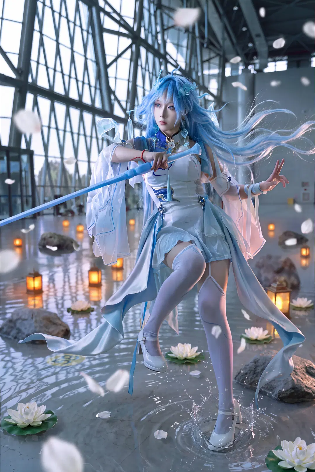 [Qingxiao cosplay] Jade-Shattering Chords and Earth-Shaking Blade: Waterborne Sword Dance in Wuthering Waves
