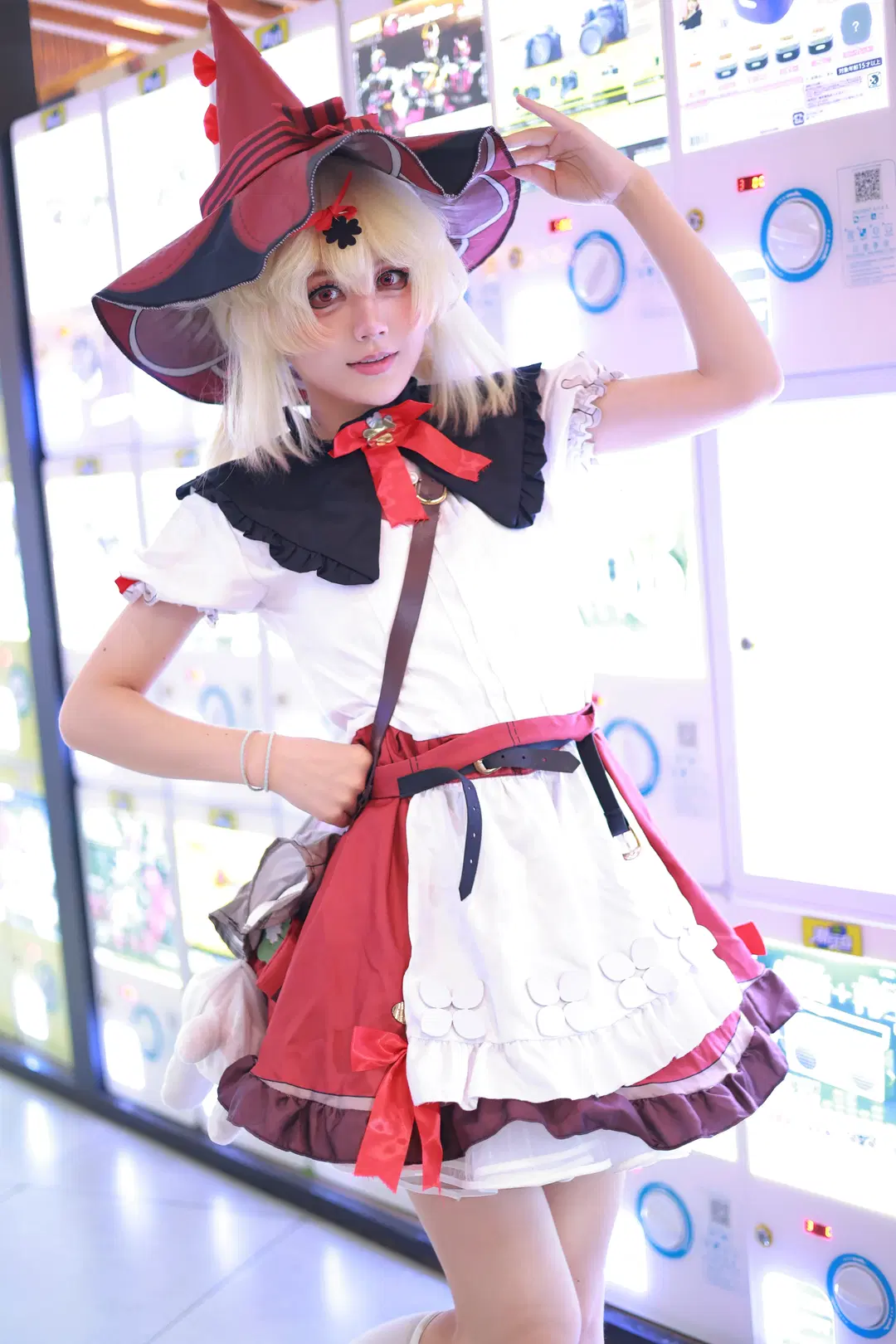 Klee Cosplay, Anime cosplay, Arcade photography, White stockings, magical witch
