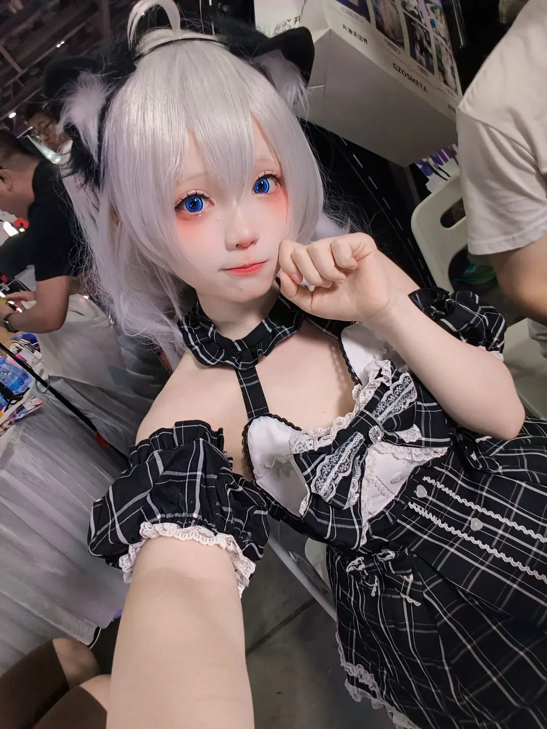 Kemonomimi girl, Jirai-kei fashion, Silver hair and blue eyes, Open Source Girl cosplay, Anime convention selfies