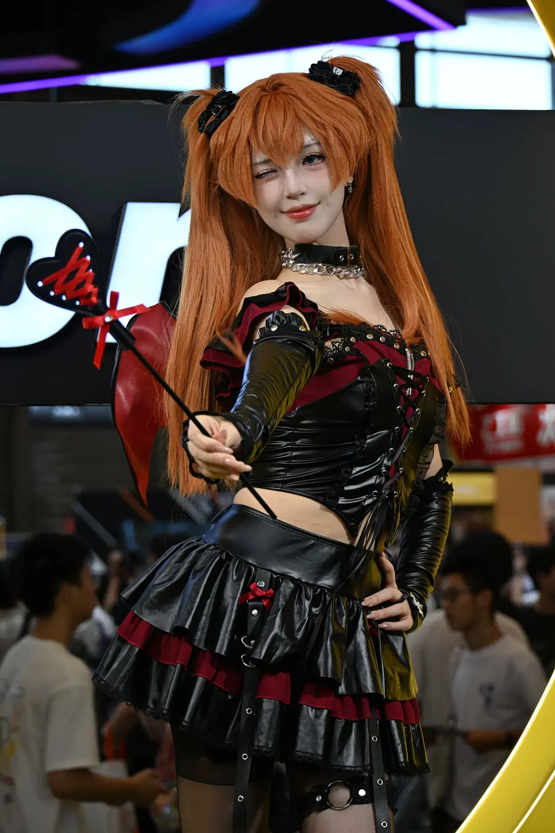 Convention Photos: Black-and-Red Gothic Leather Outfit at ChinaJoy Nikon Booth by 不慌Davonte - Image 5