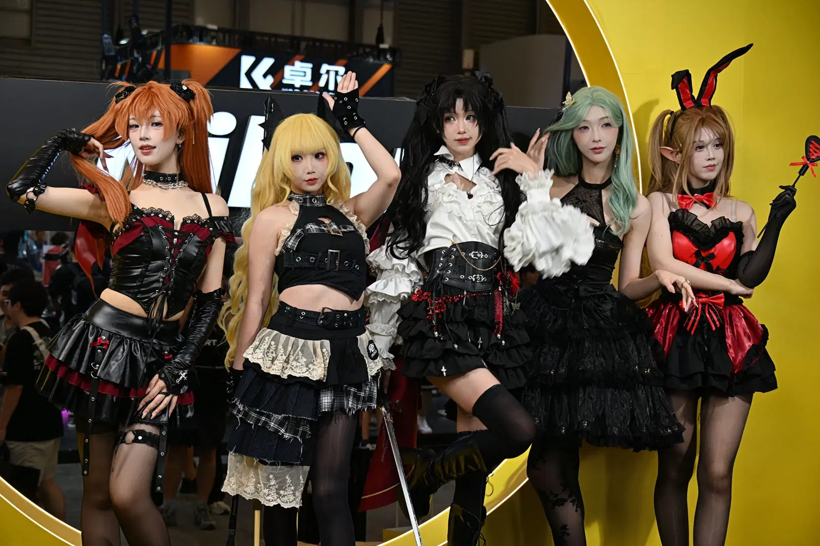 Convention Photos: Black-and-Red Gothic Leather Outfit at ChinaJoy Nikon Booth by 不慌Davonte - Image 9